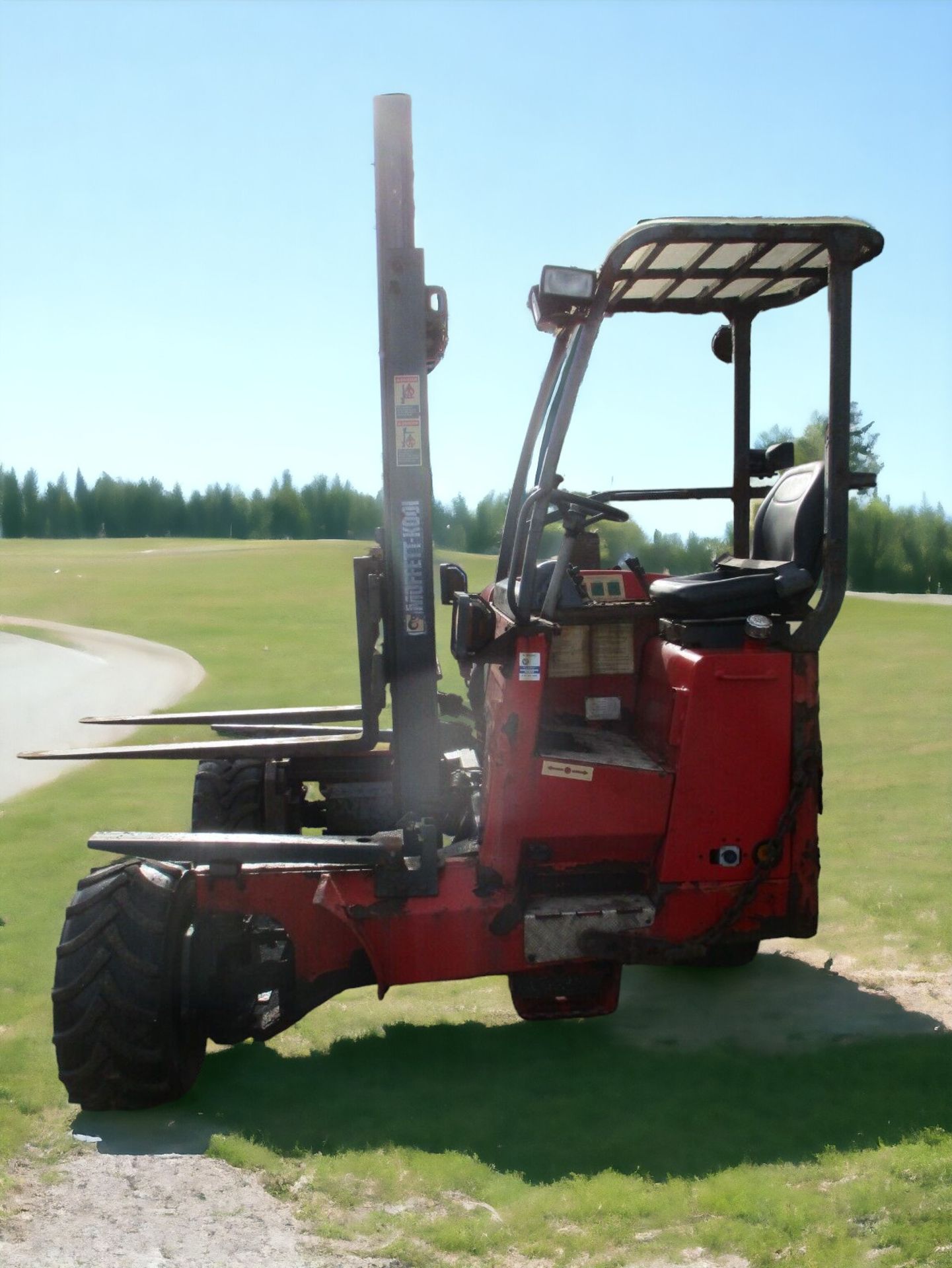 TERRAIN WITH THE MIGHTY MOFFETT MOUNTY M8 25.4 FORKLIFT - Image 12 of 14