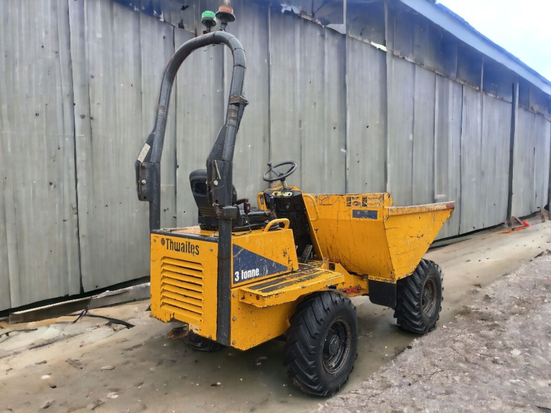 RELIABLE AND VERSATILE 2015 THWAITES 3 TONNE DUMPER - Image 2 of 10