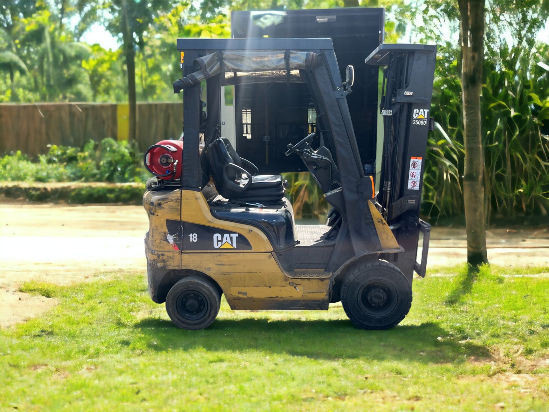 CAT LIFT TRUCK - GP18NT LPG FORKLIFT (2014) - Image 6 of 6