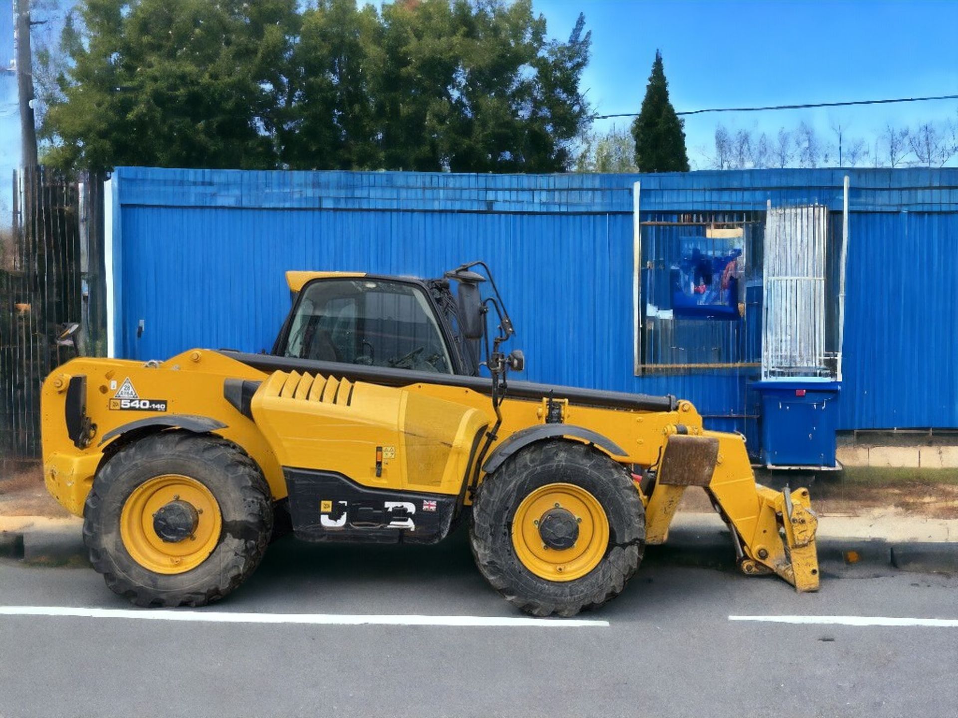 2019 JCB 540-140 TELEHANDLER: RELIABLE HANDLING, ENHANCED EFFICIENCY - Image 8 of 12