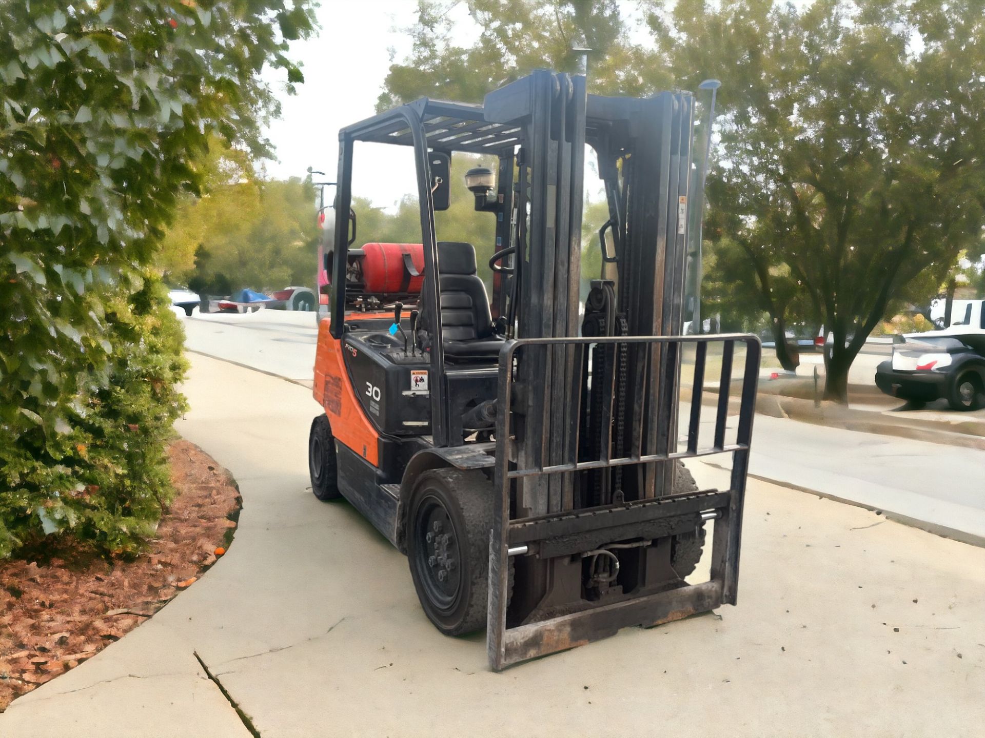 DOOSAN LPG FORKLIFT - MODEL G30P-5 (2010) - Image 3 of 6