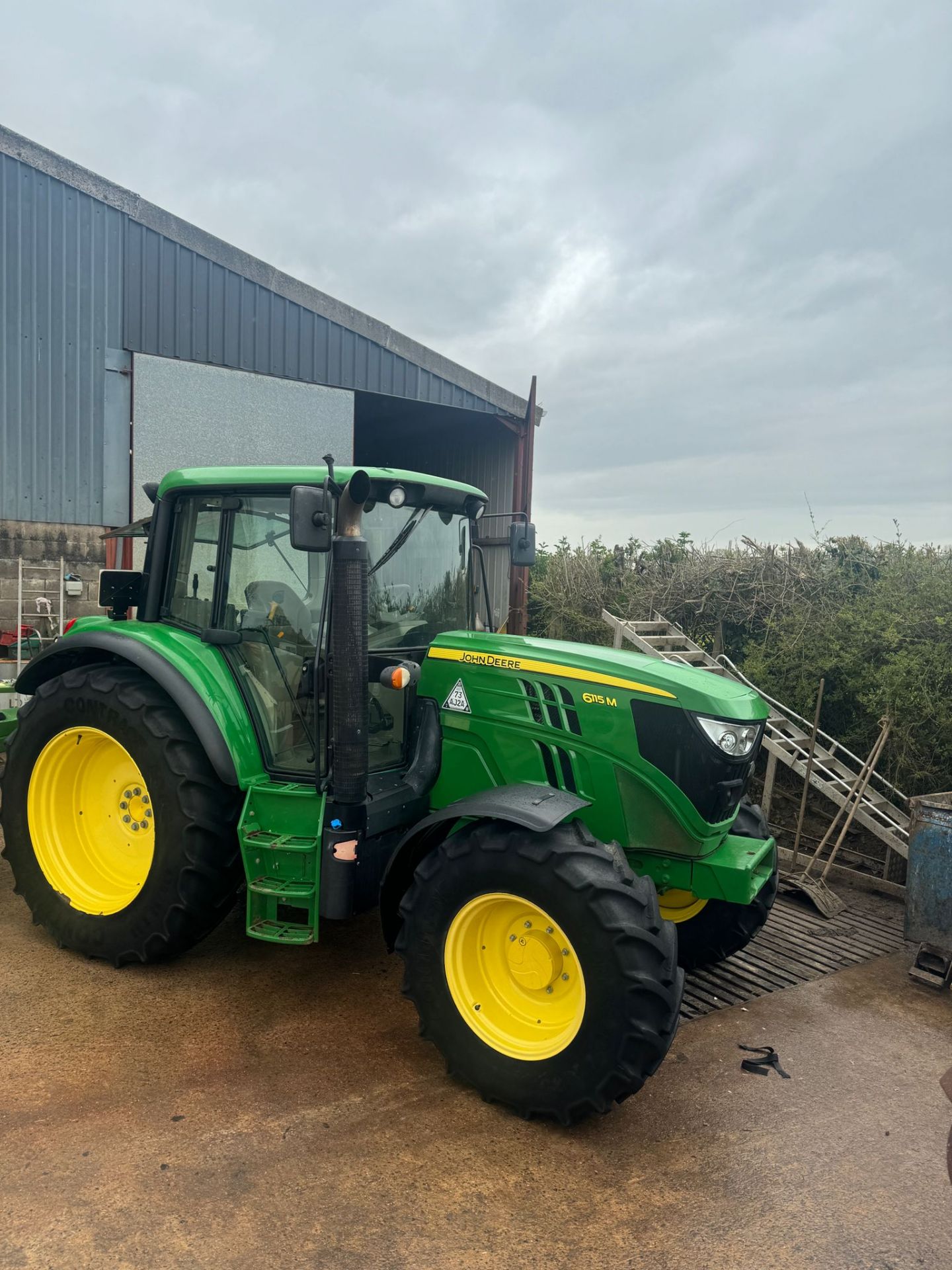 JOHN DEERE 6115M TRACTOR - Image 2 of 17