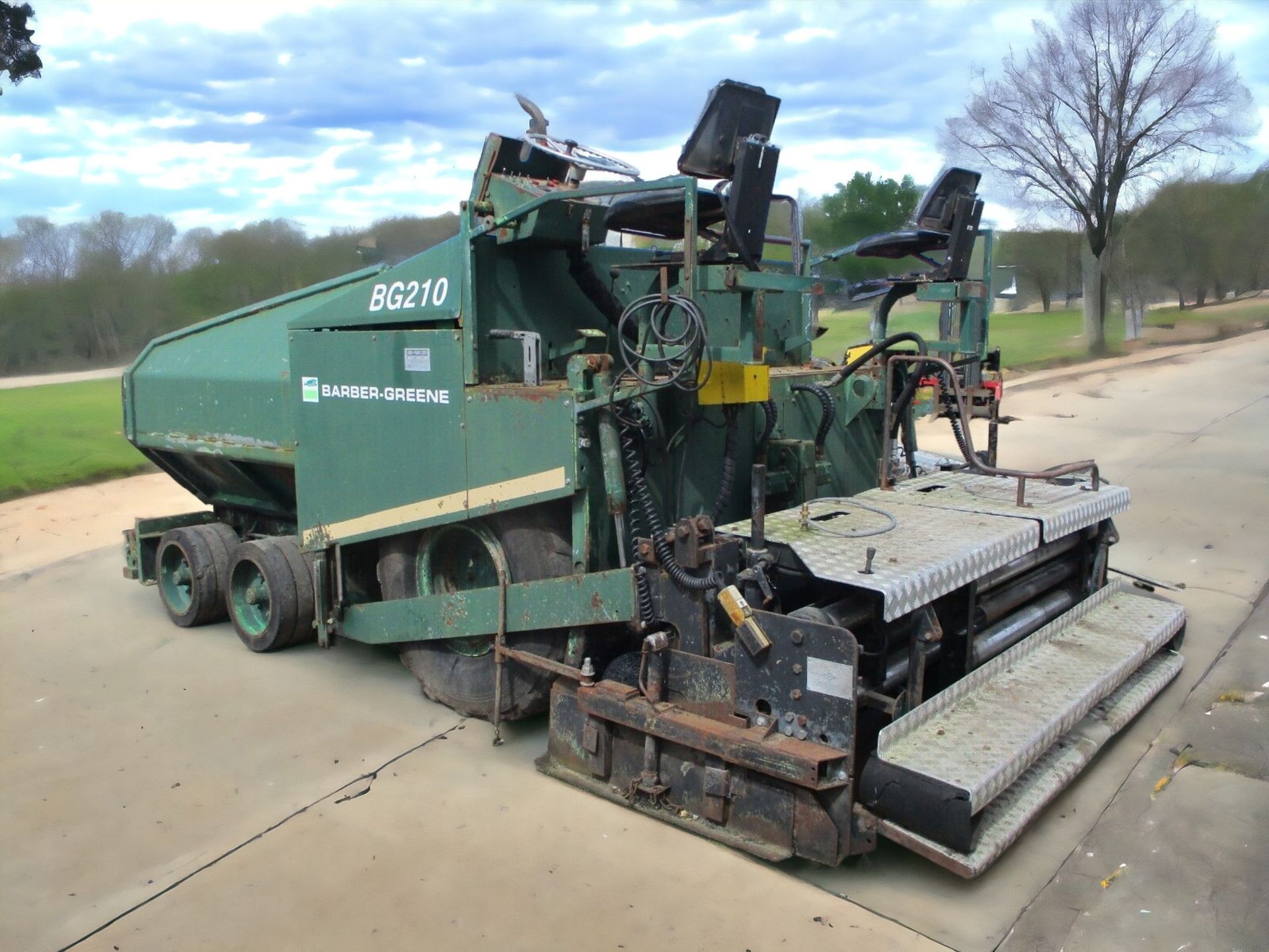 PERFORMANCE WITH THE BARBER GREENE BGP 210 TARMAC PAVER - Image 2 of 13