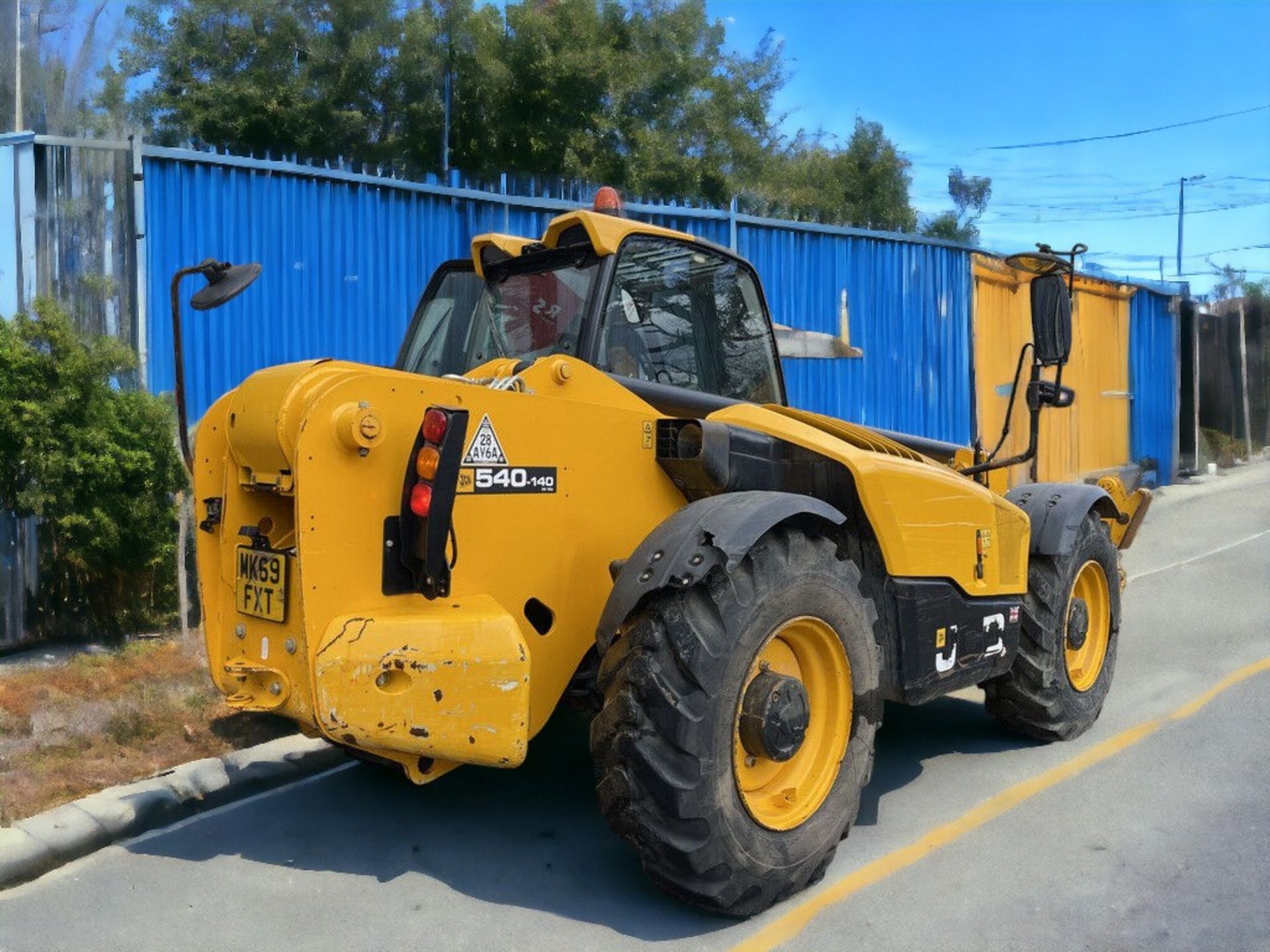 2019 JCB 540-140 TELEHANDLER: RELIABLE HANDLING, ENHANCED EFFICIENCY - Bild 2 aus 12