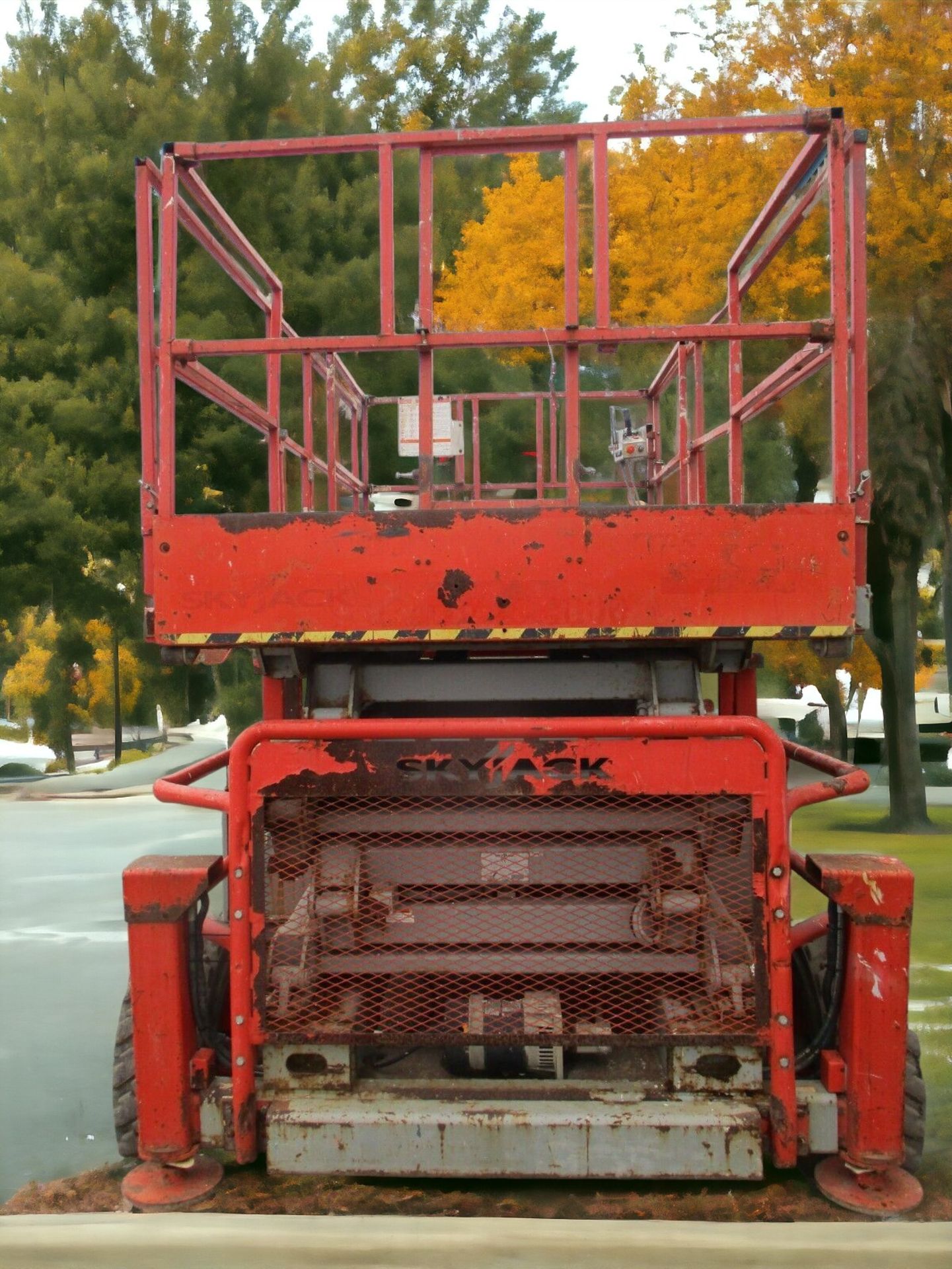 2012 SKYJACK SJ8841 SCISSOR LIFT WITH LEVELLING JACK LEGS - Image 9 of 13