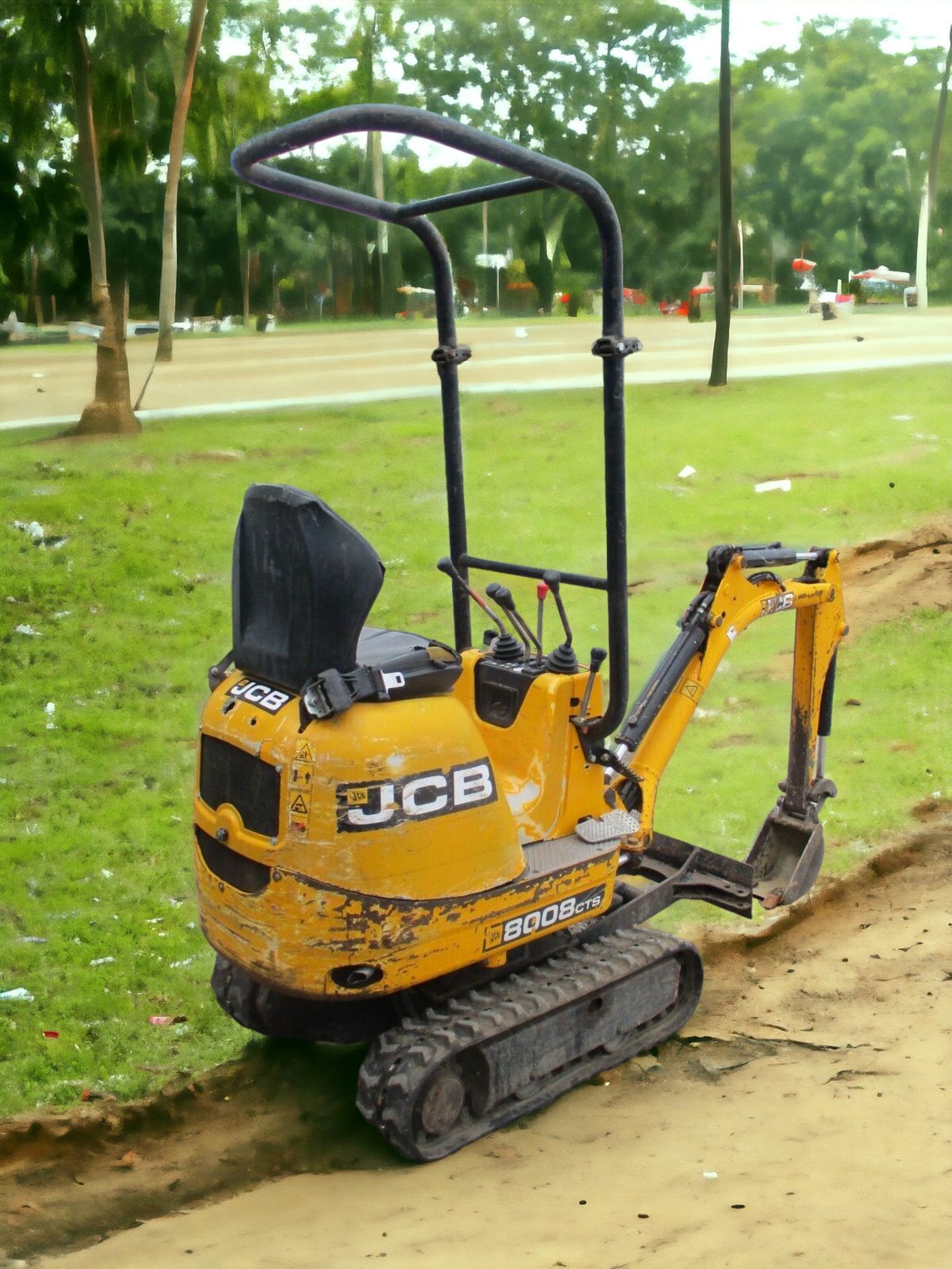 UNLOCK PRECISION AND POWER WITH THE JCB 8008 EXCAVATOR - Image 3 of 11