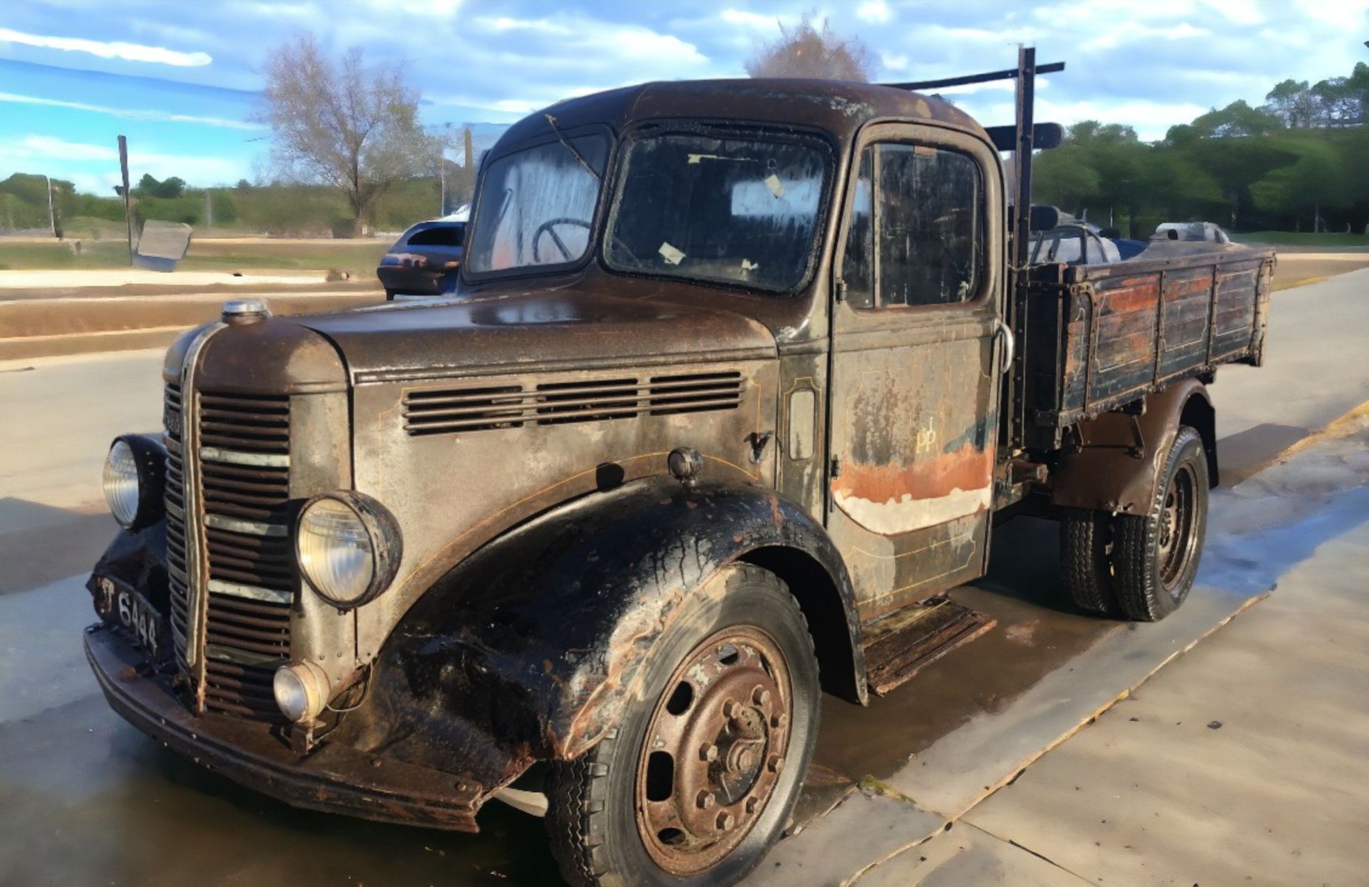 BEDFORD M TYPE DROPSIDE TRUCK - Image 2 of 11