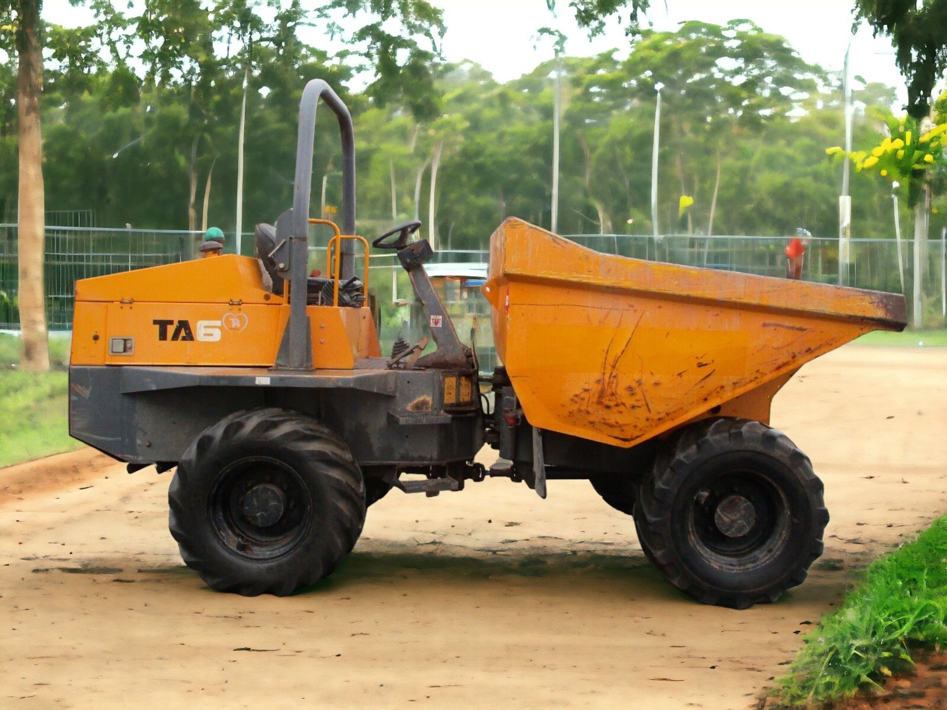 EFFICIENT AND POWERFUL 2015 TEREX 6-TON DUMPER - Image 10 of 11