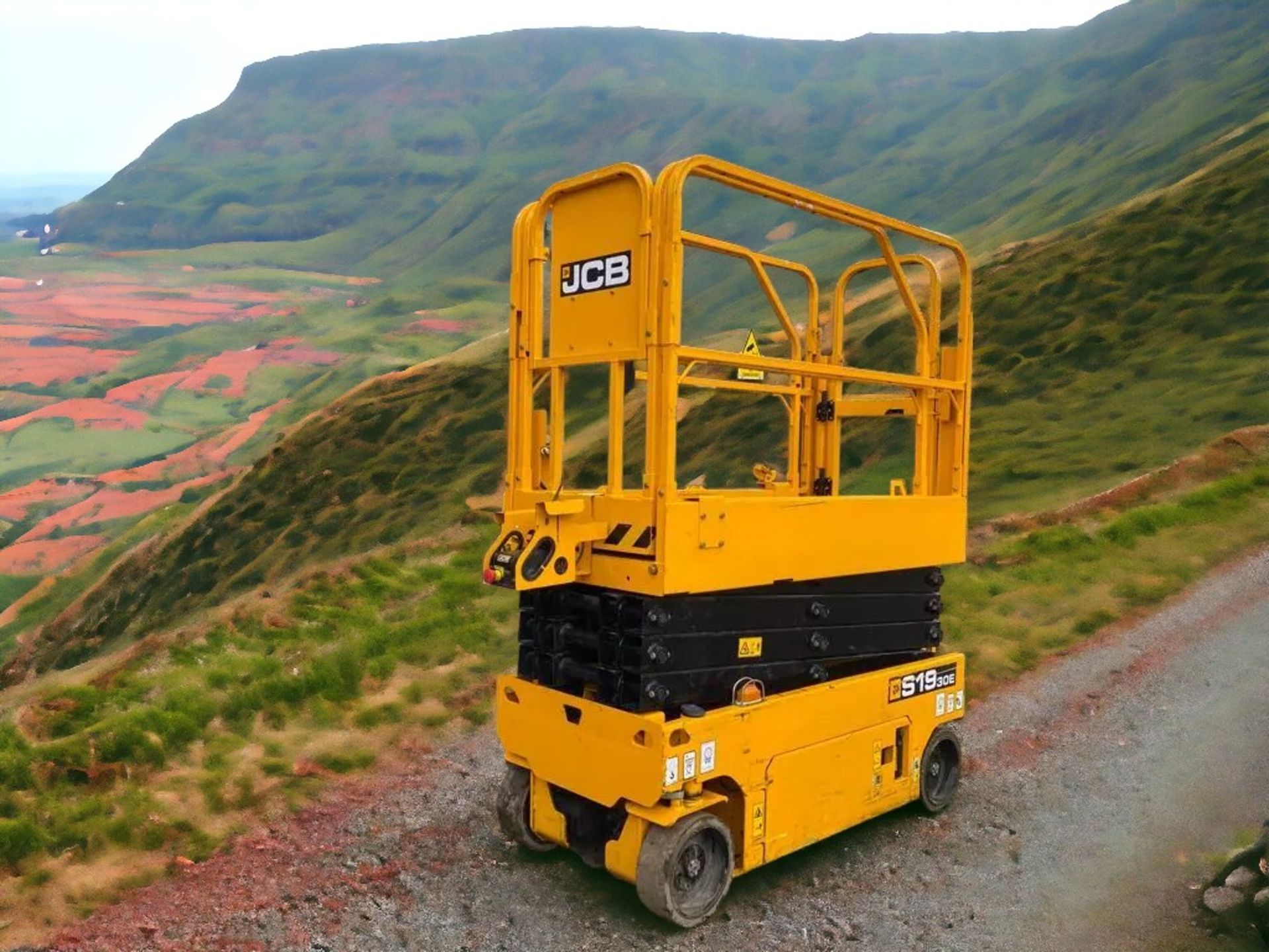 EFFICIENT AND RELIABLE JCB S1930E ELECTRIC SCISSOR LIFT - Image 8 of 12