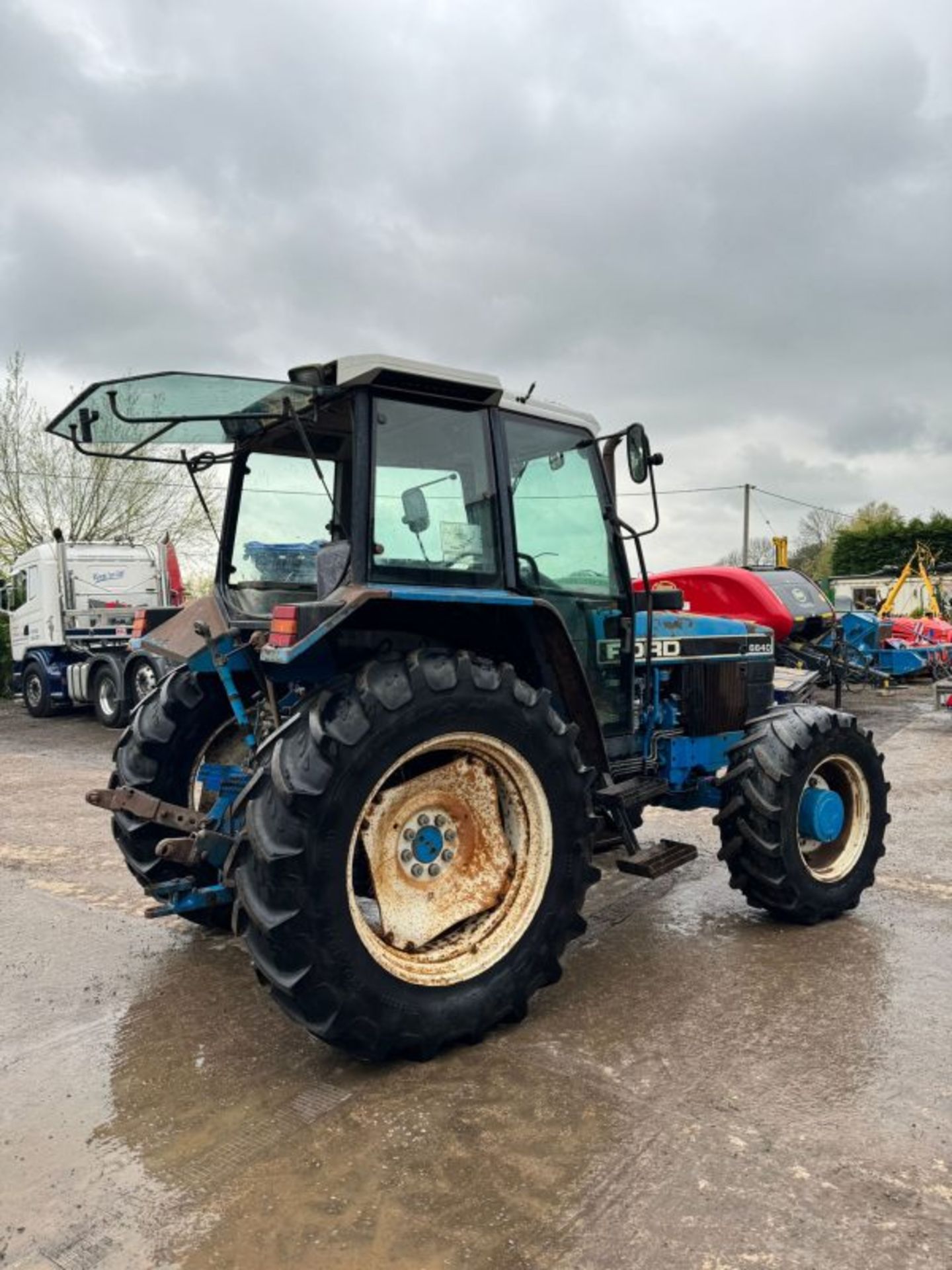 RELIABLE FORD 6640 SL TRACTOR READY FOR ACTION! - Image 6 of 12