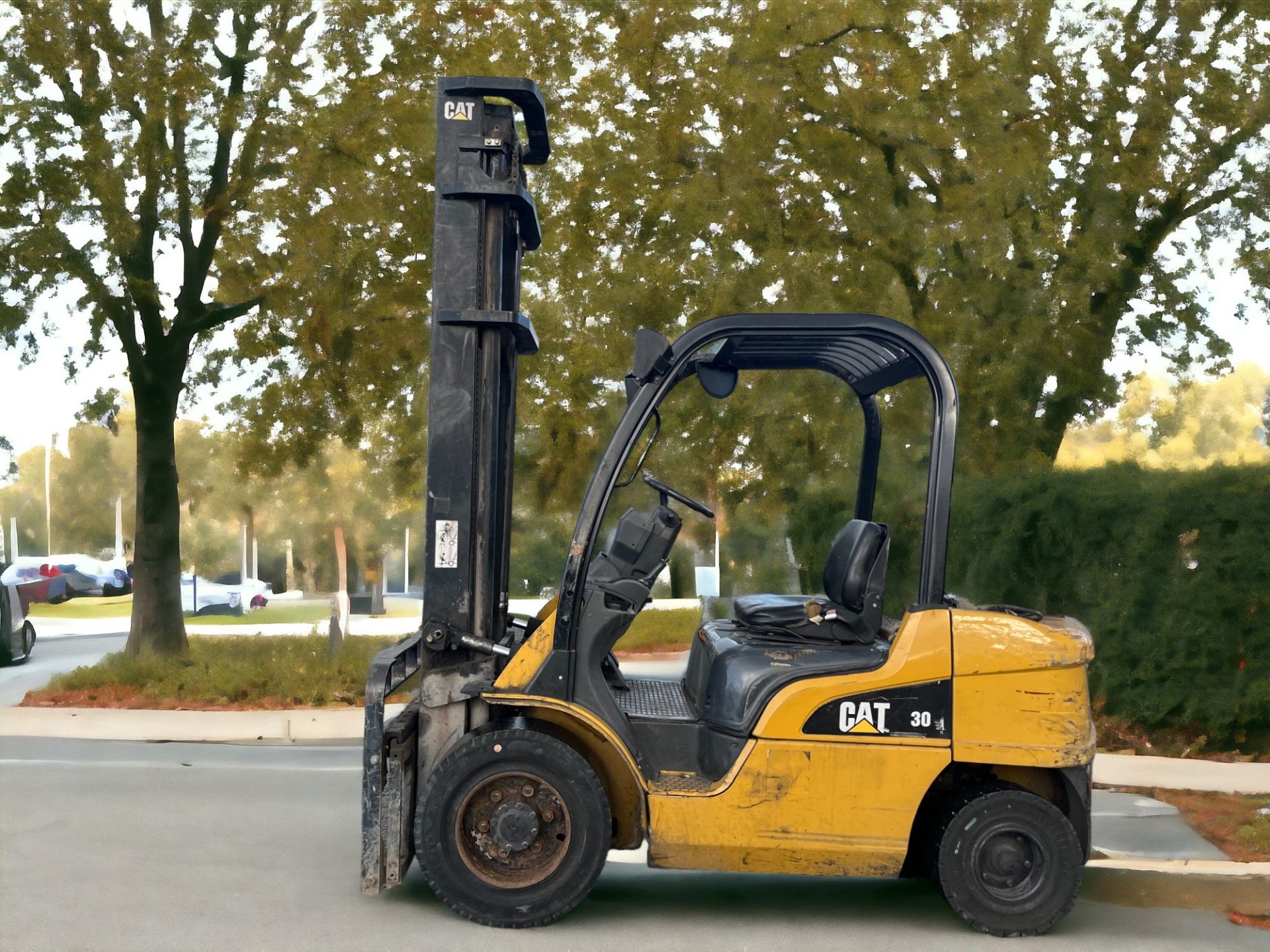 CAT LIFT TRUCKS LPG FORKLIFT - MODEL GP30N (2008) - Image 2 of 6