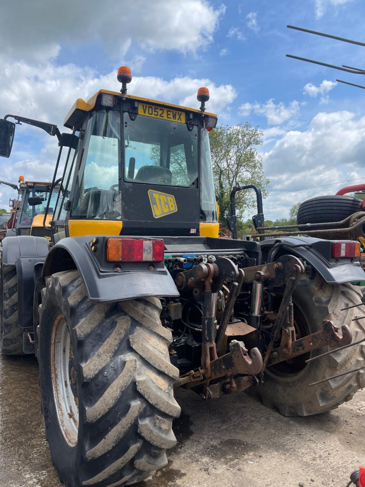 JCB FASTRAC 2135 TRACTOR - Image 4 of 14