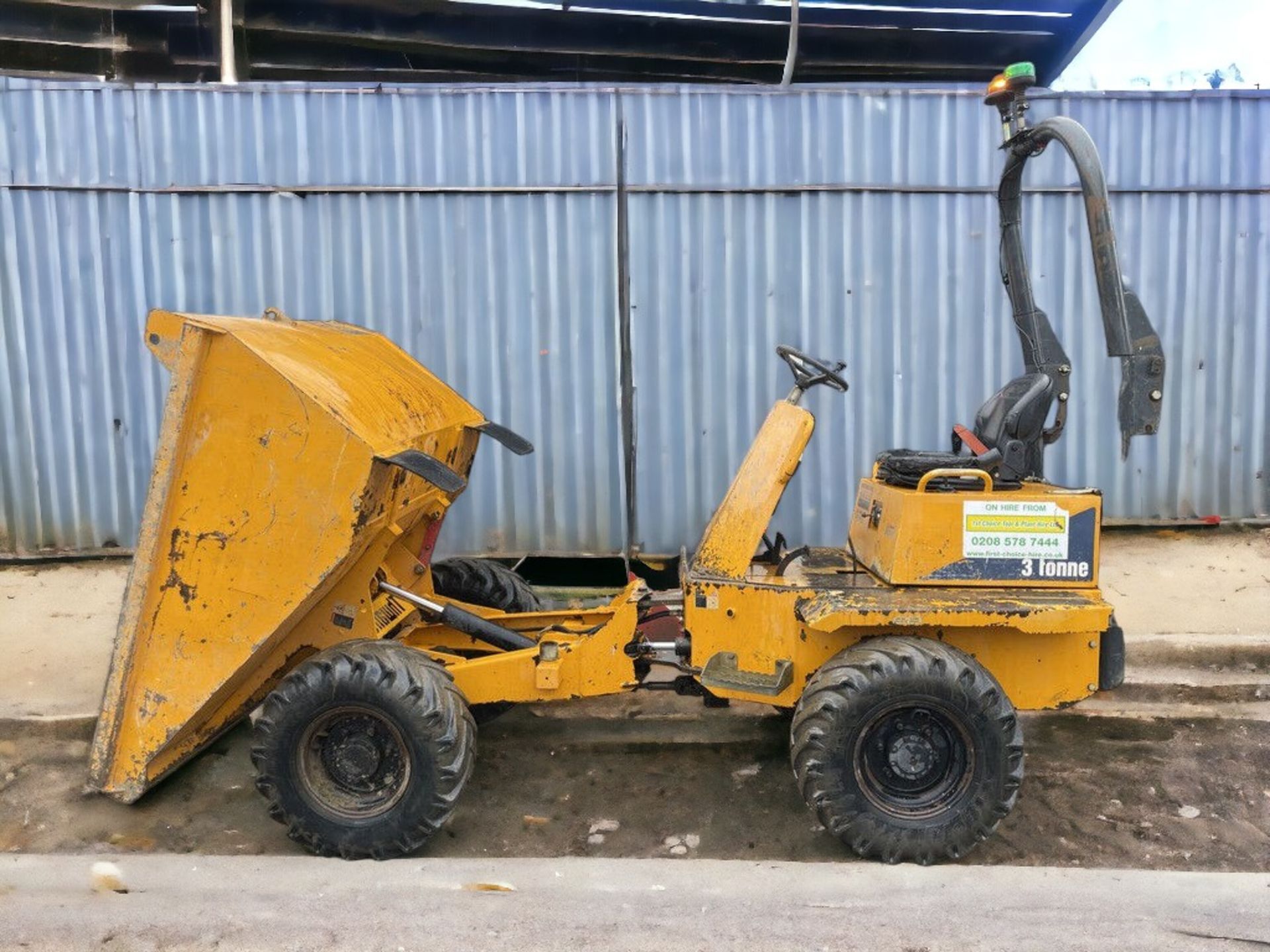 RELIABLE AND VERSATILE 2015 THWAITES 3 TONNE DUMPER - Image 5 of 10