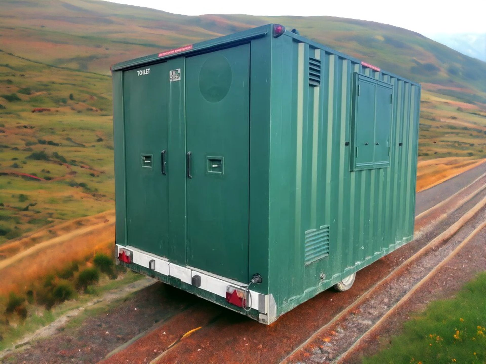 COMPLETE MOBILE WELFARE UNIT: WELFARE AREA, TOILET FACILITIES, GENERATOR ROOM - Image 3 of 7