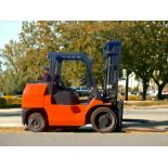 TOYOTA LPG FORKLIFT - MODEL 7FGCU55 (2005)