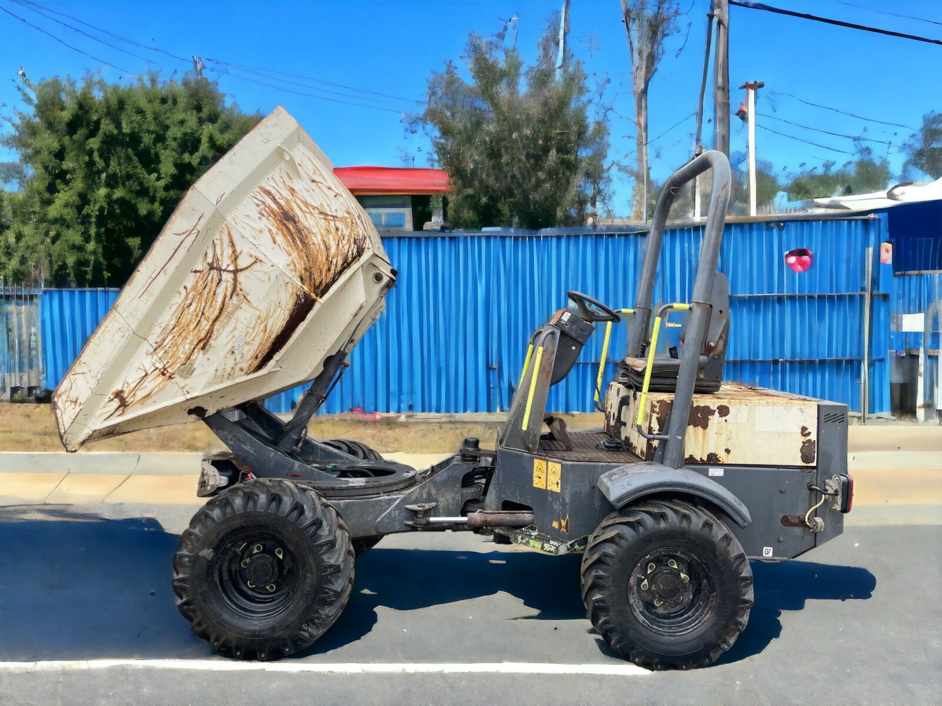 "EFFICIENT MATERIAL HANDLING: 2014 TEREX TA3S 3 TON SWIVEL DUMPER - Image 11 of 13