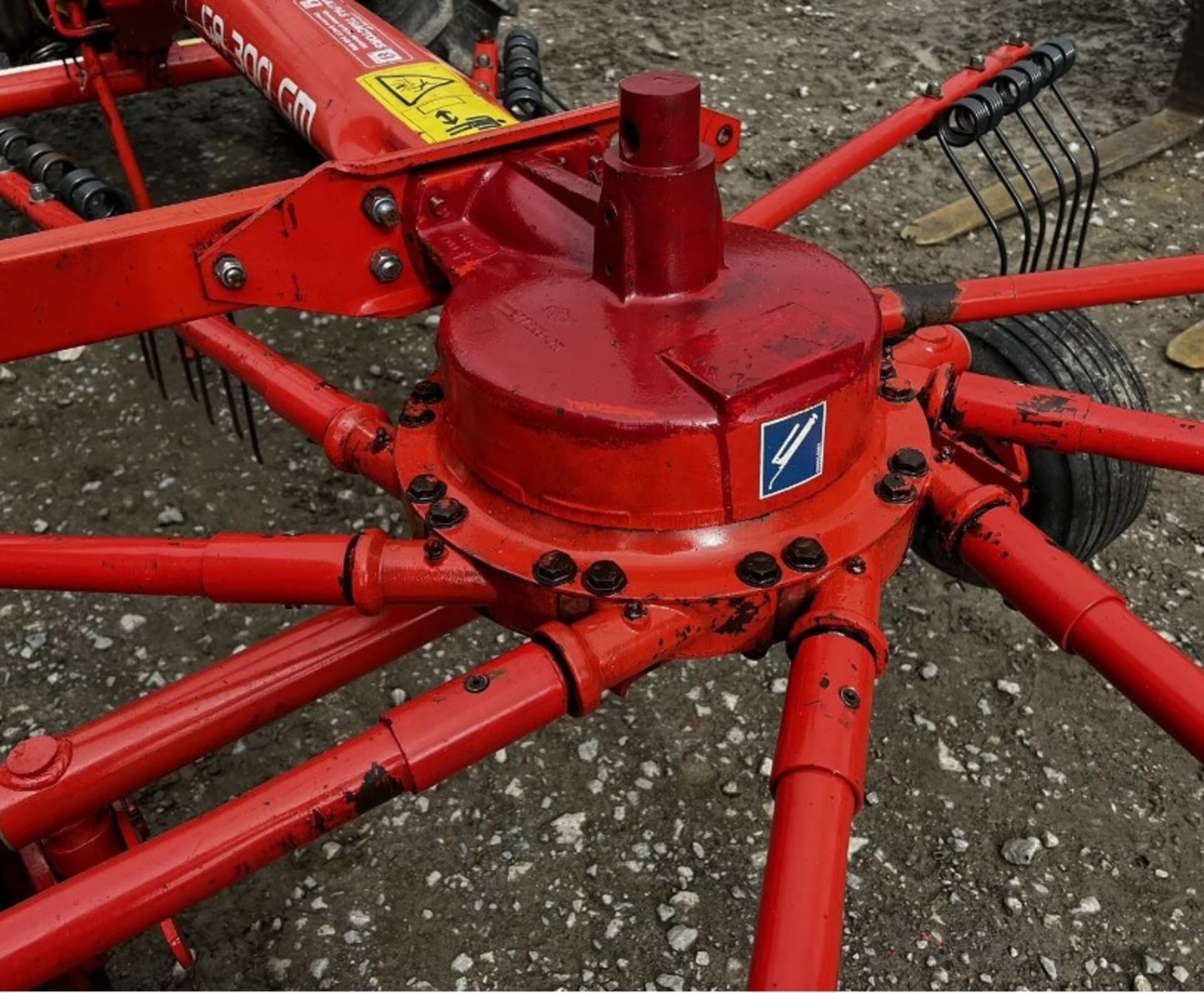 KUHN GA 300 GM HAY RAKE - ENHANCE YOUR HAYMAKING EFFICIENCY - Image 5 of 5