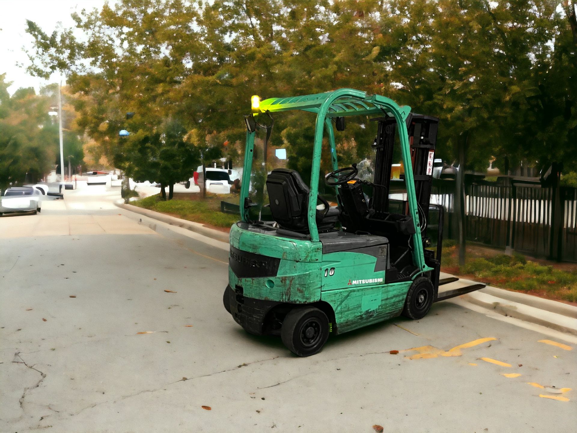 MITSUBISHI ELECTRIC 4-WHEEL FORKLIFT - MODEL FB16N (2005) **(INCLUDES CHARGER)** - Image 6 of 6
