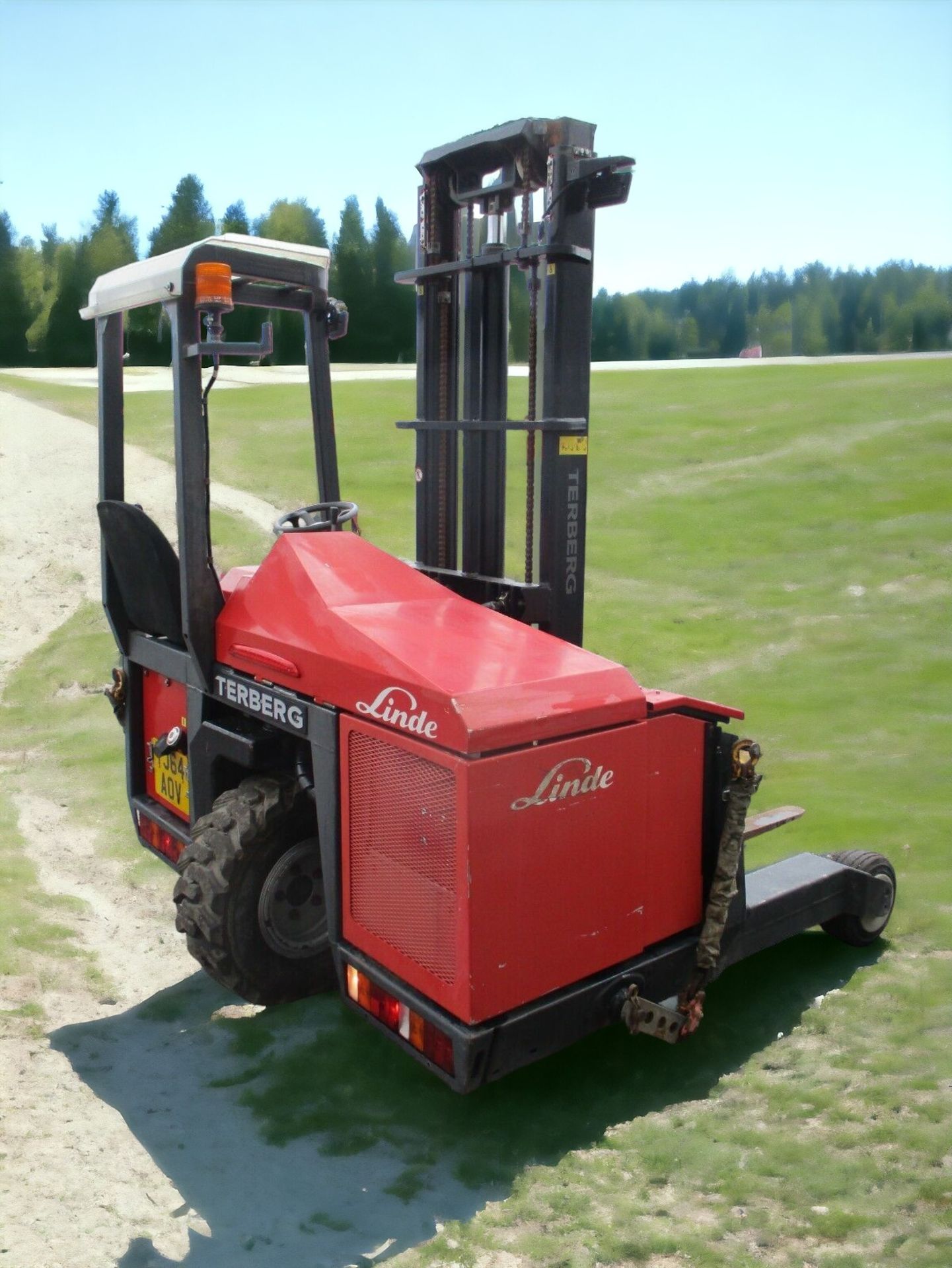 OPTIMIZE EFFICIENCY WITH THE TERBERG KINGLIFTER TKL-MC-1X3 FORKLIFT - Image 5 of 10
