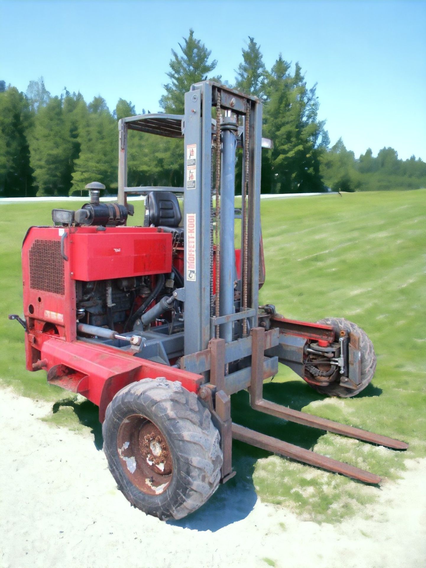 UNLEASH EFFICIENCY AND VERSATILITY WITH THE MOFFETT MOUNTY M7 24.4 FORKLIFT - Image 3 of 9