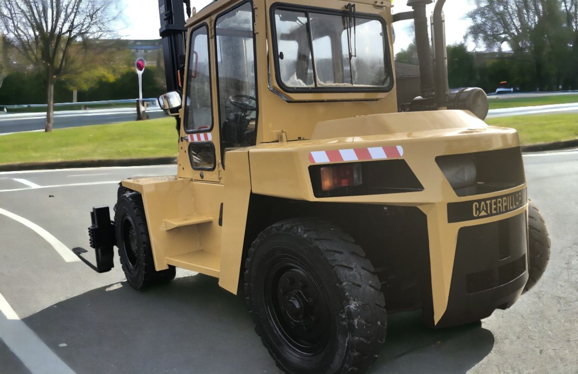 CAT DP 90 (9 TON) DIESEL FORKLIFT - Image 4 of 14