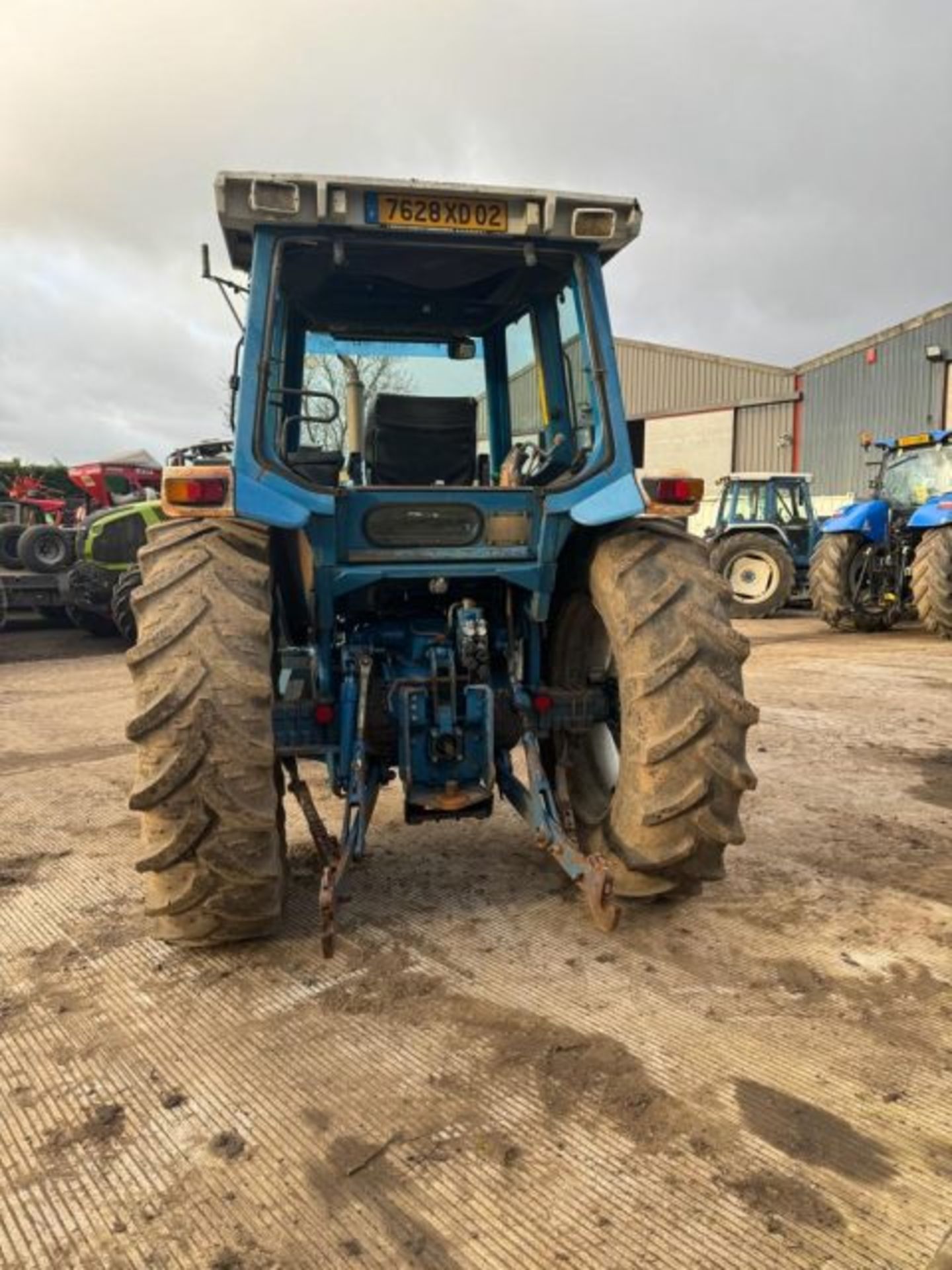 UNLEASH POWER AND PRECISION: FORD 7910 SUPER Q, 4WD TRACTOR - Image 6 of 13