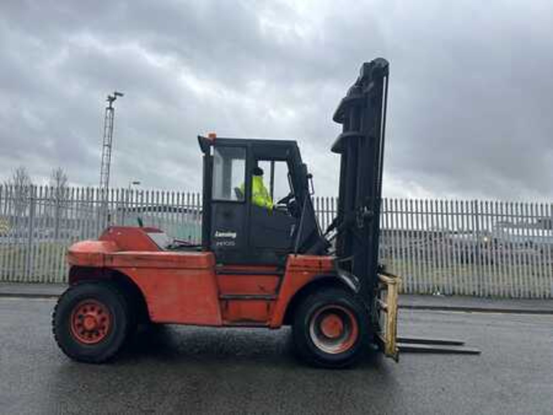 >>>SPECIAL CLEARANCE<<< LINDE DIESEL FORKLIFT - H100D (1996) - Image 4 of 6