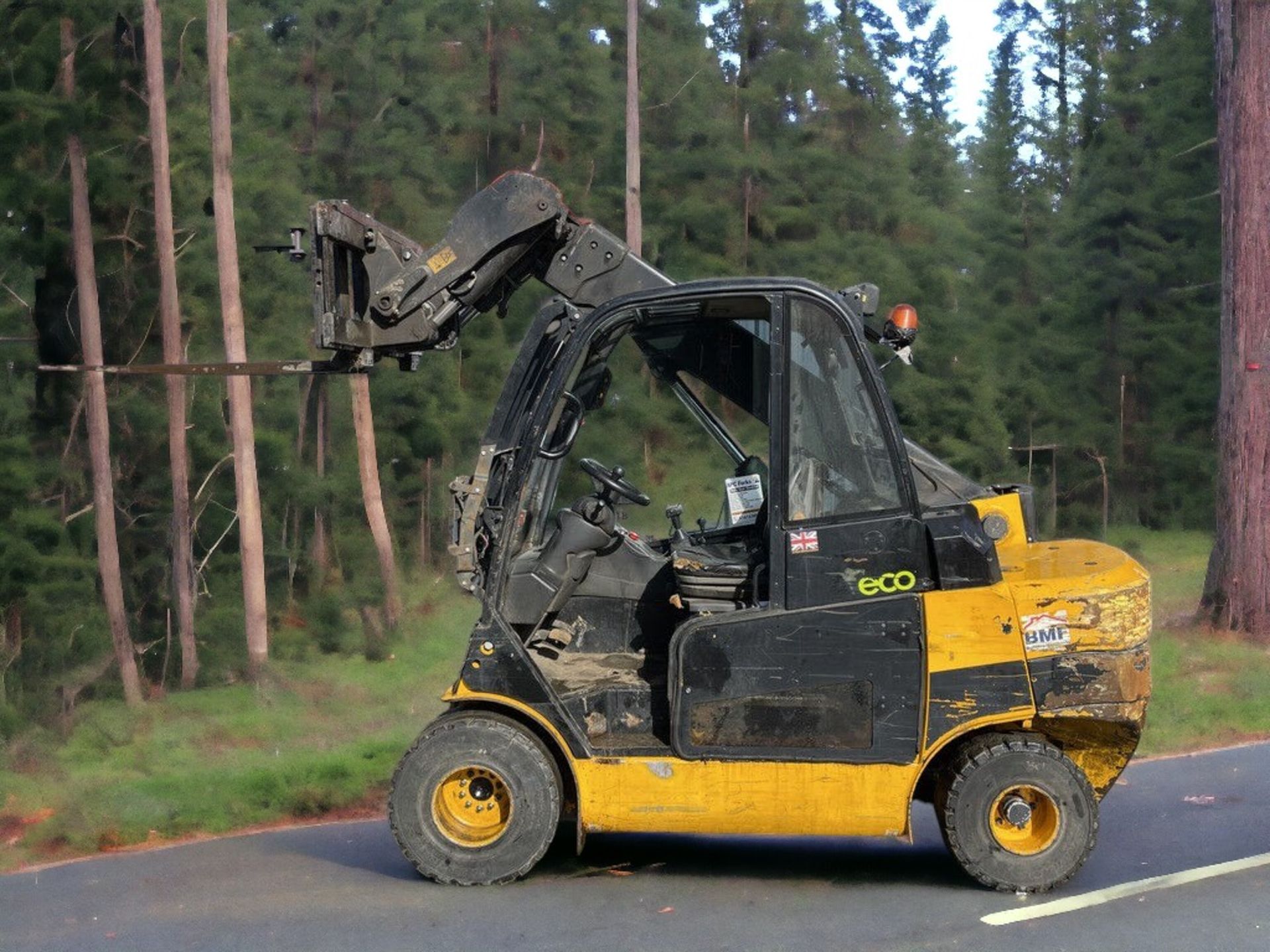 BOOST YOUR EFFICIENCY: 2018 JCB TELETRUK TLT35D TELEHANDLER - Image 2 of 10