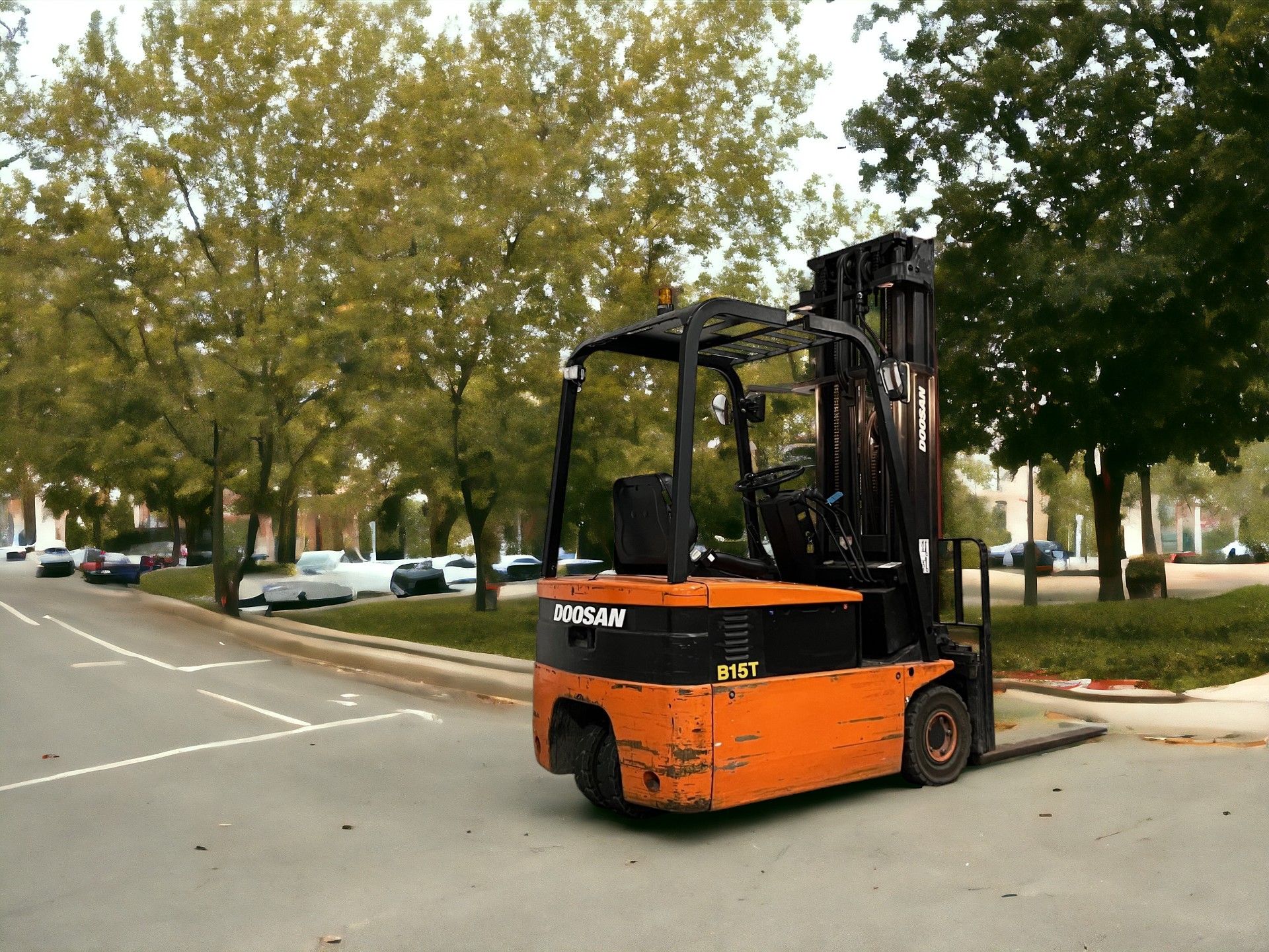 DAEWOO ELECTRIC 3-WHEEL FORKLIFT - MODEL B15T (1998) **(INCLUDES CHARGER)** - Image 6 of 6