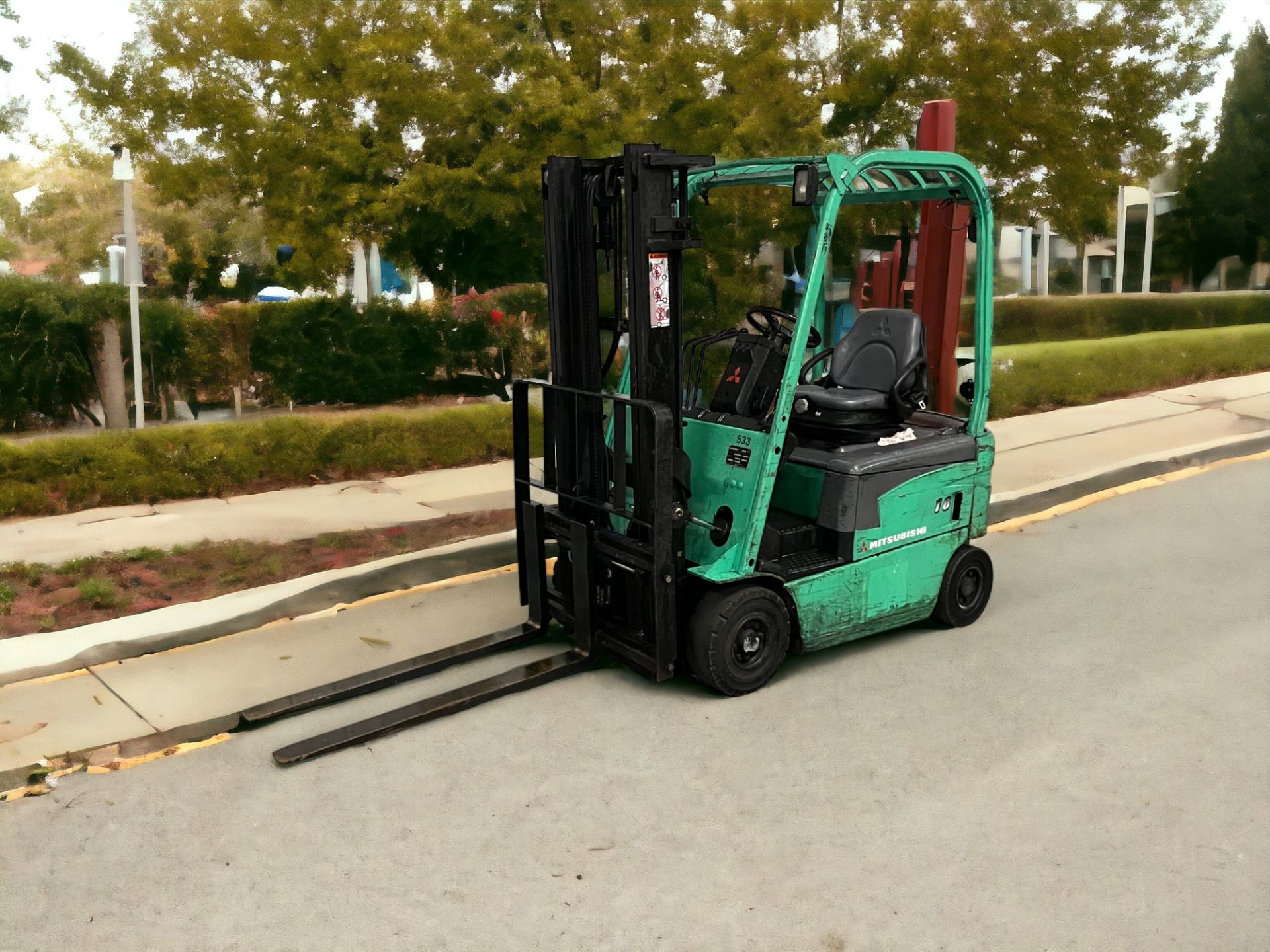 MITSUBISHI ELECTRIC 4-WHEEL FORKLIFT - MODEL FB16N (2005) **(INCLUDES CHARGER)** - Image 3 of 6