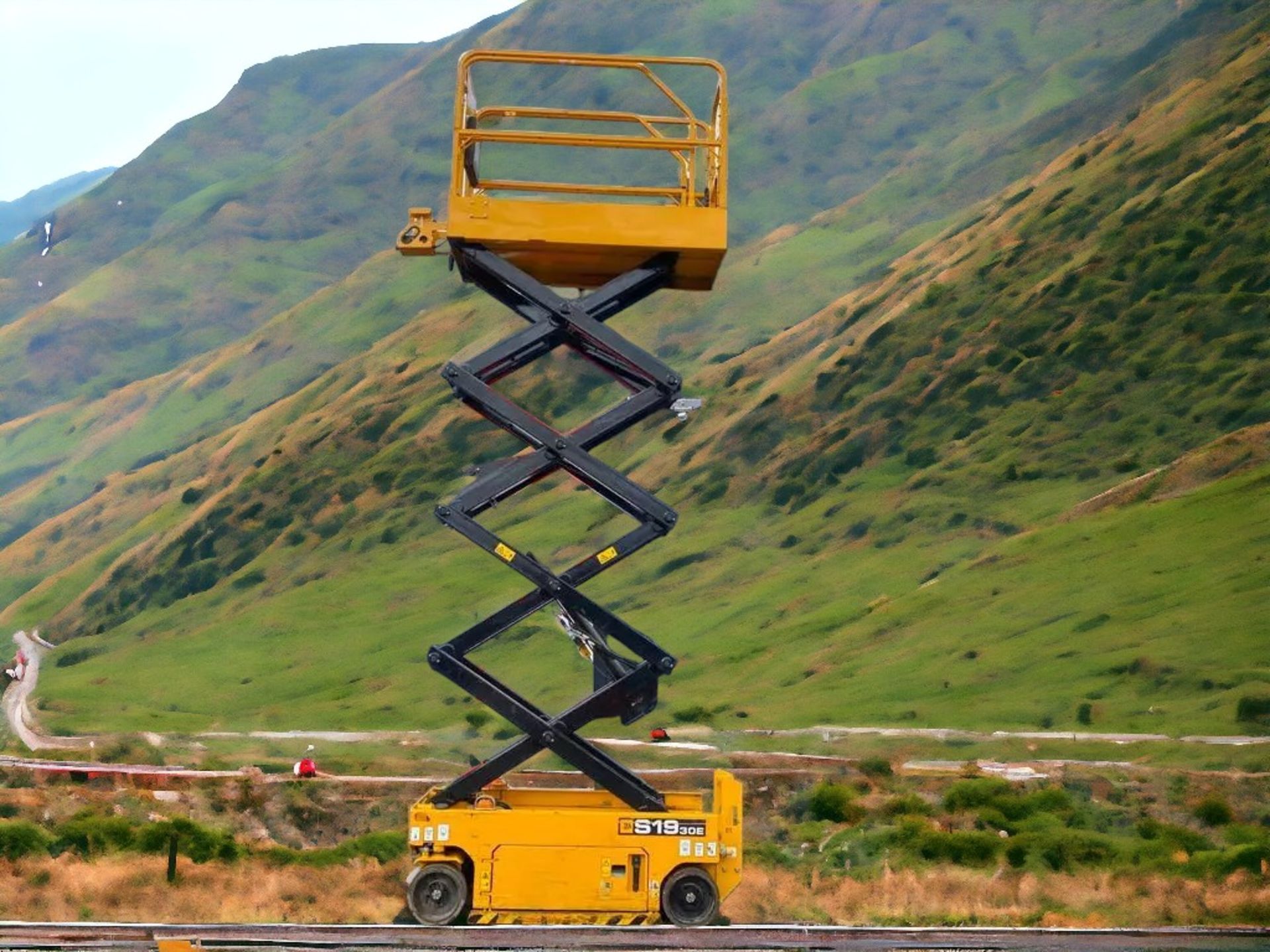 EFFICIENT AND RELIABLE JCB S1930E ELECTRIC SCISSOR LIFT - Image 6 of 12