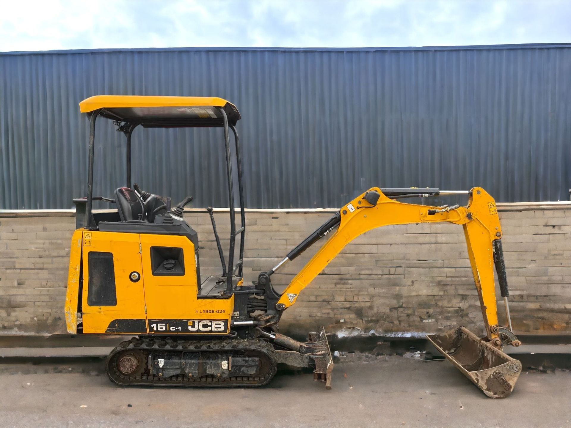 ELEVATE YOUR CONSTRUCTION GAME WITH THE JCB 15 C-1 MINI EXCAVATO - Image 4 of 11