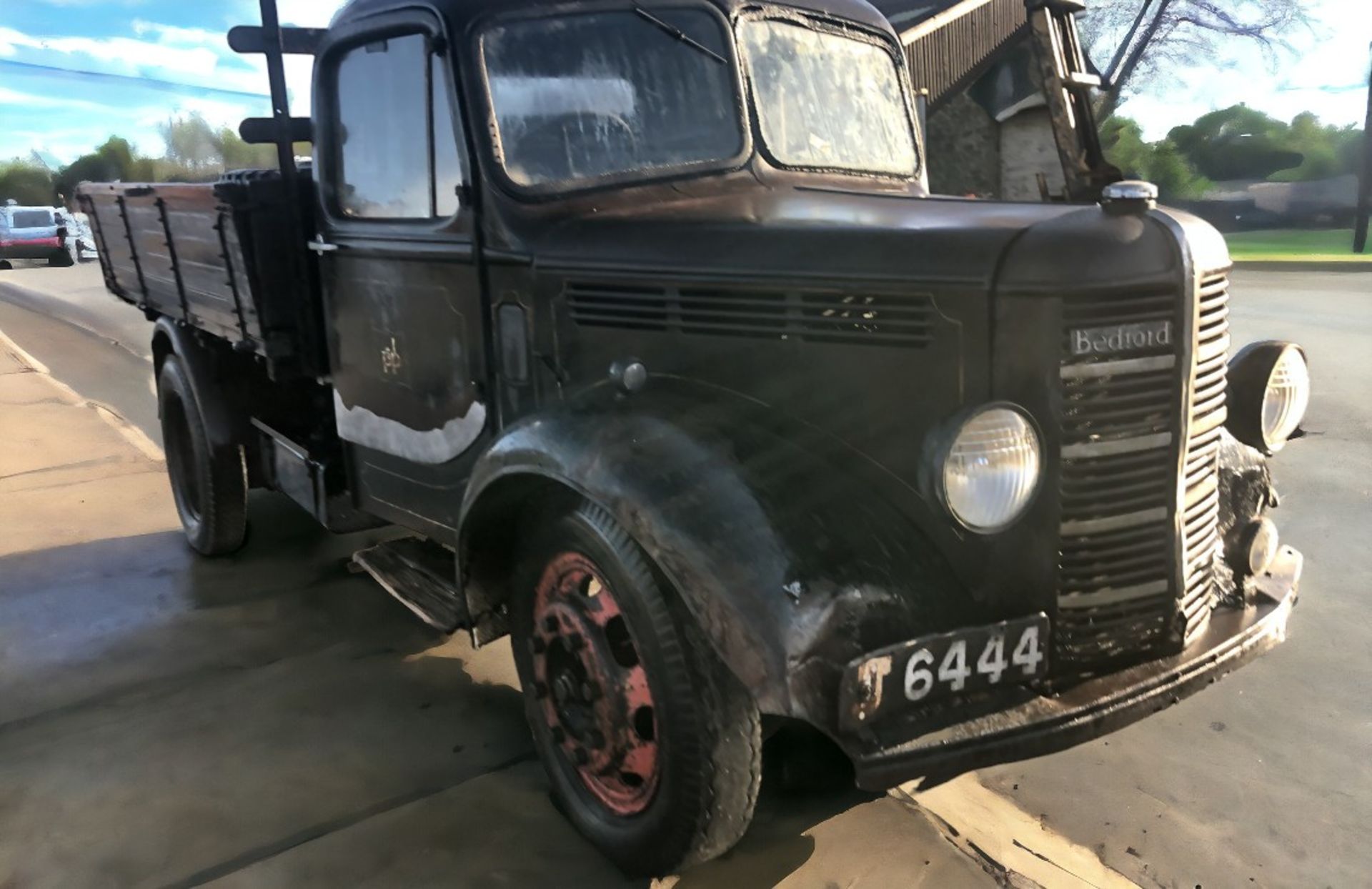 BEDFORD M TYPE DROPSIDE TRUCK - Image 3 of 11