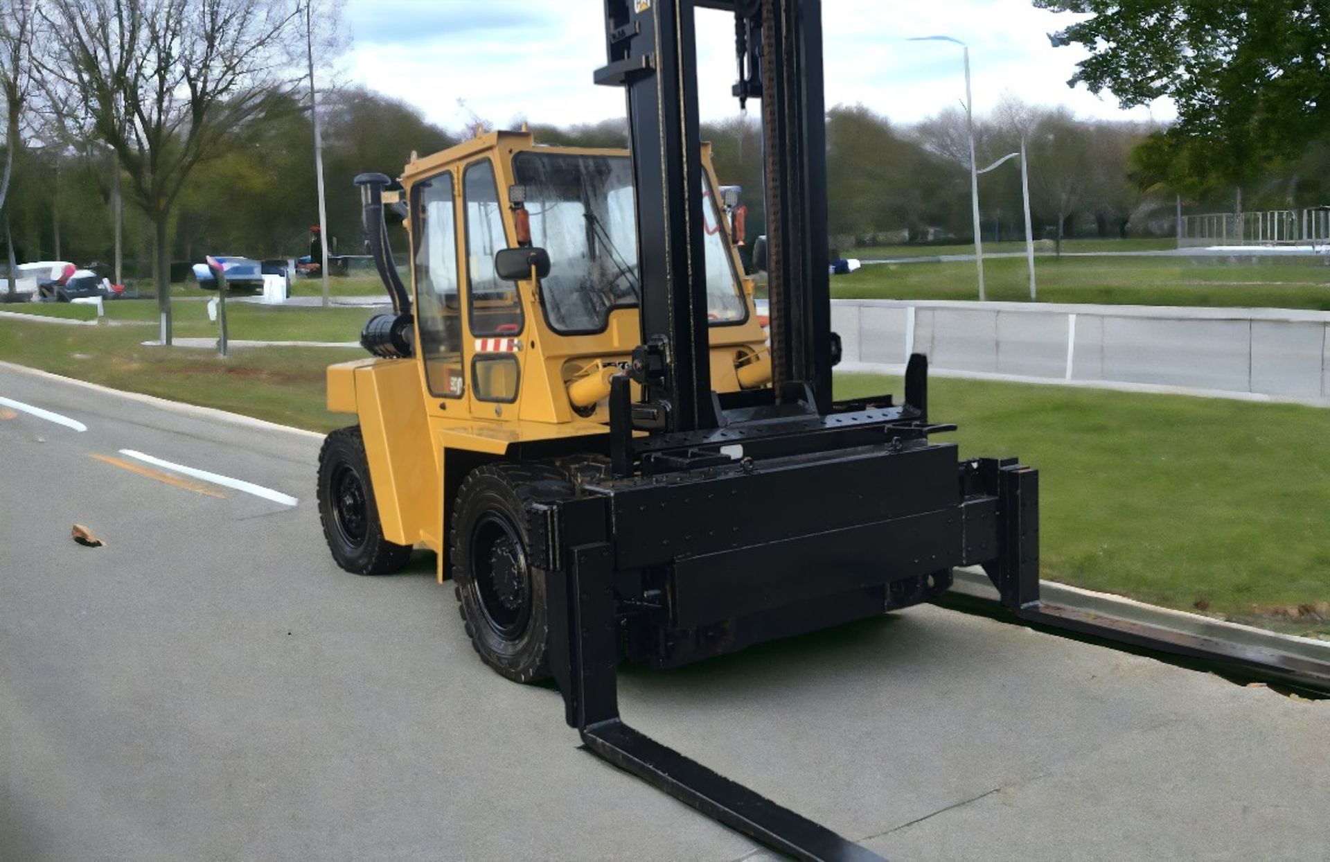 CAT DP 90 (9 TON) DIESEL FORKLIFT - Image 8 of 14