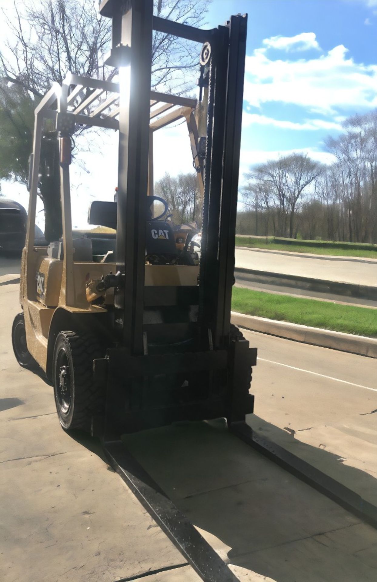 CAT DP 25 K,2.5 TON DIESEL FORKLIFT - Image 8 of 10