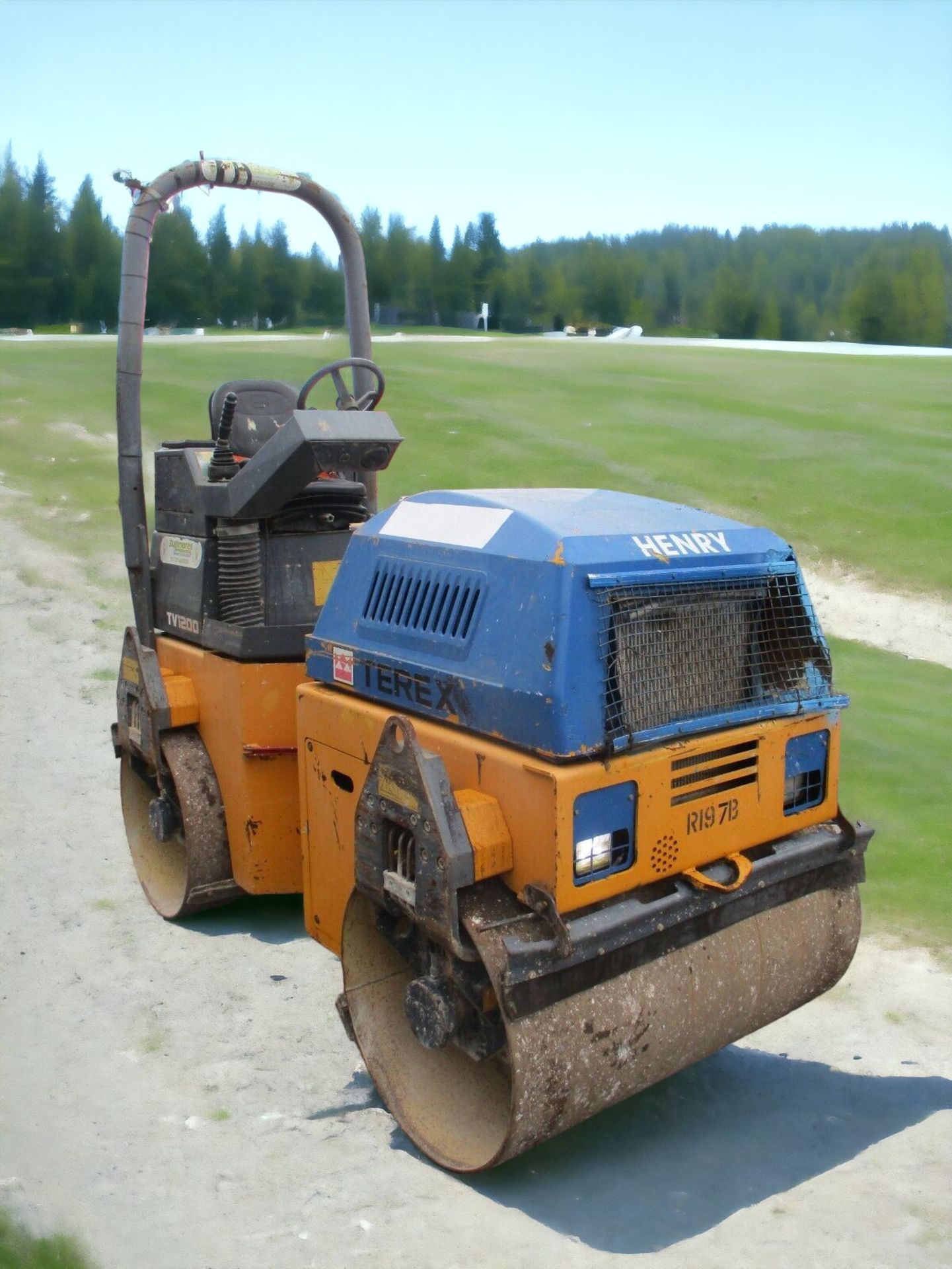 ACHIEVE SMOOTH AND UNIFORM COMPACTION WITH THE TEREX TV1200 ROLLER - Image 8 of 10