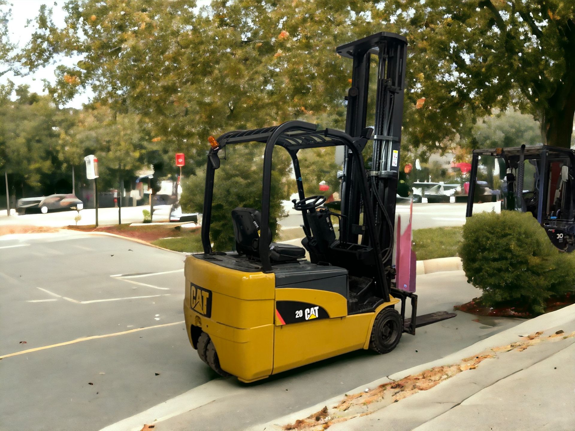 CAT LIFT TRUCKS ELECTRIC 3-WHEEL FORKLIFT - MODEL EP20NT (2008) **(INCLUDES CHARGER)** - Image 6 of 6