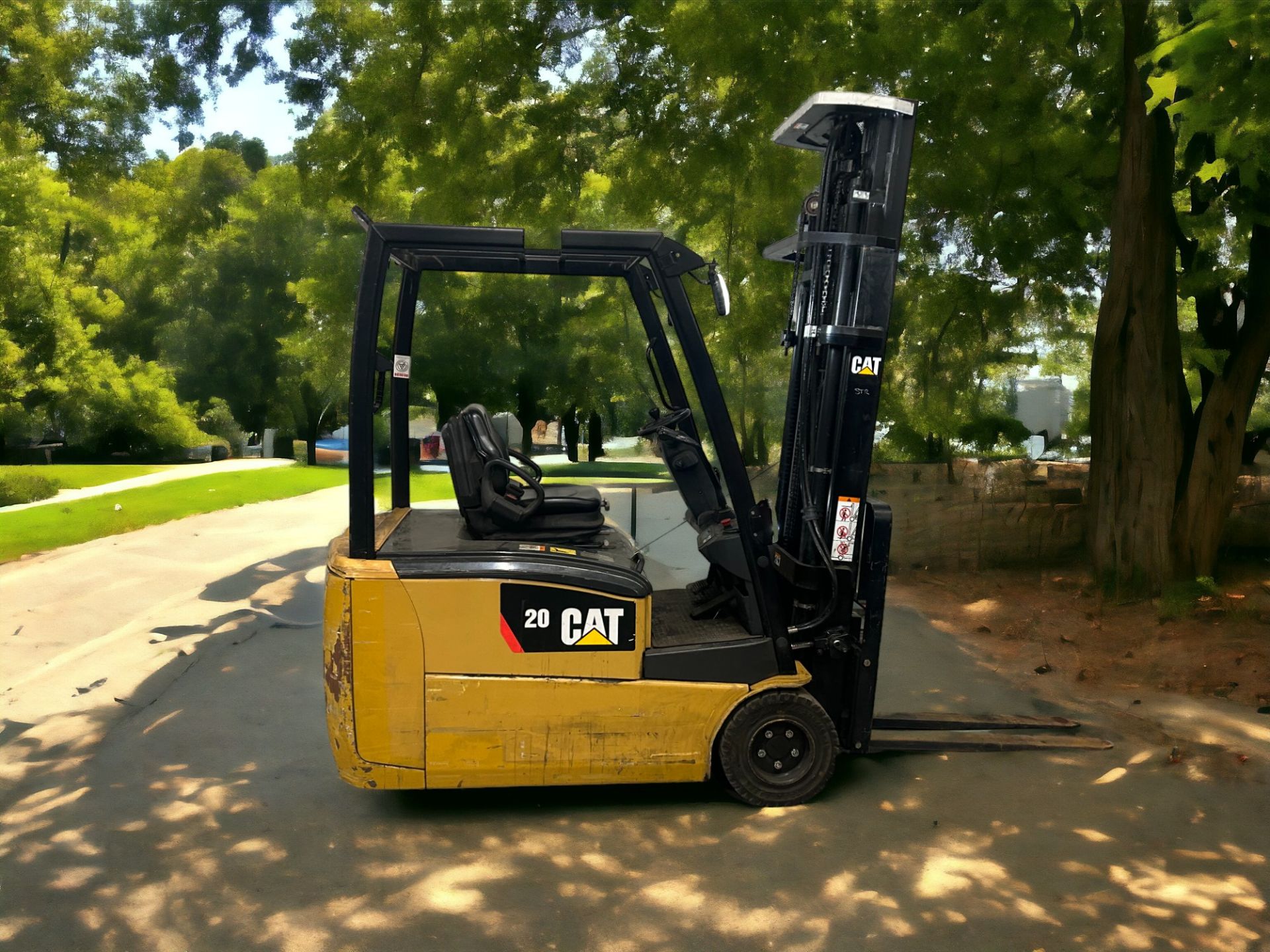 AT LIFT TRUCKS EP20PNT ELECTRIC FORKLIFT **(INCLUDES CHARGER)**