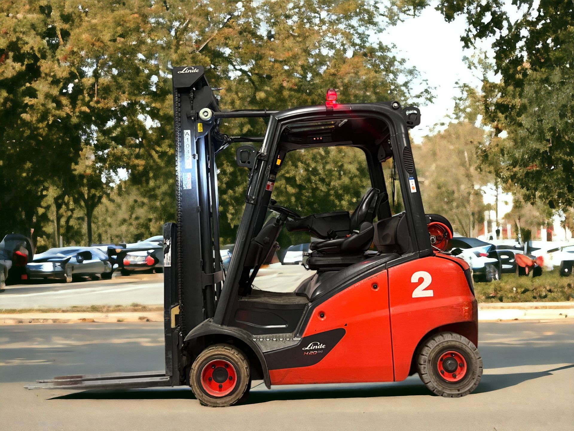 LINDE LPG FORKLIFT - MODEL H20T-01 (2017) - Image 2 of 7