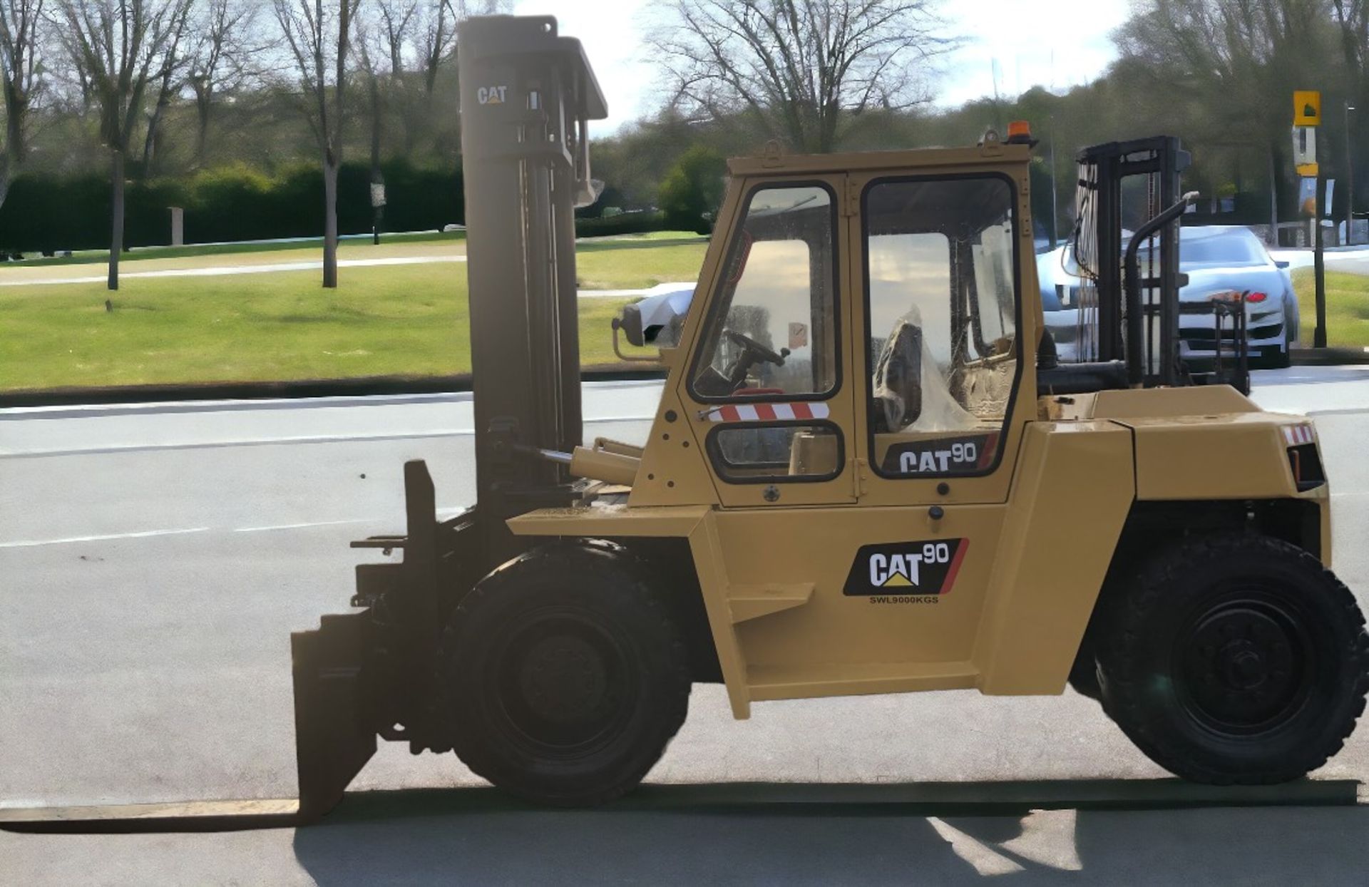 CAT DP 90 (9 TON) DIESEL FORKLIFT - Image 2 of 14