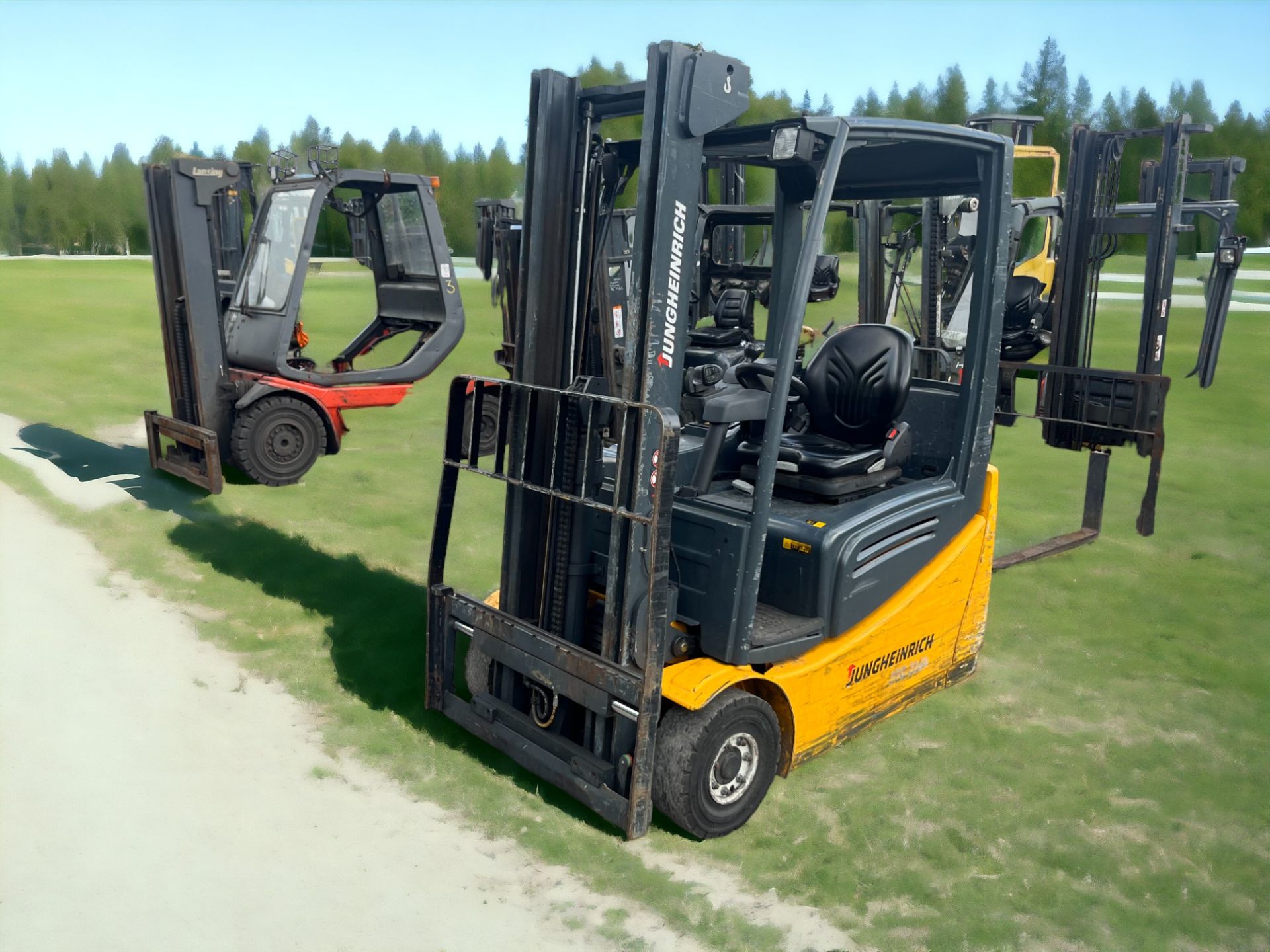 JUNGHEINRICH ELECTRIC 3-WHEEL FORKLIFT - EFG216K (2014) **(INCLUDES CHARGER)** - Image 2 of 4