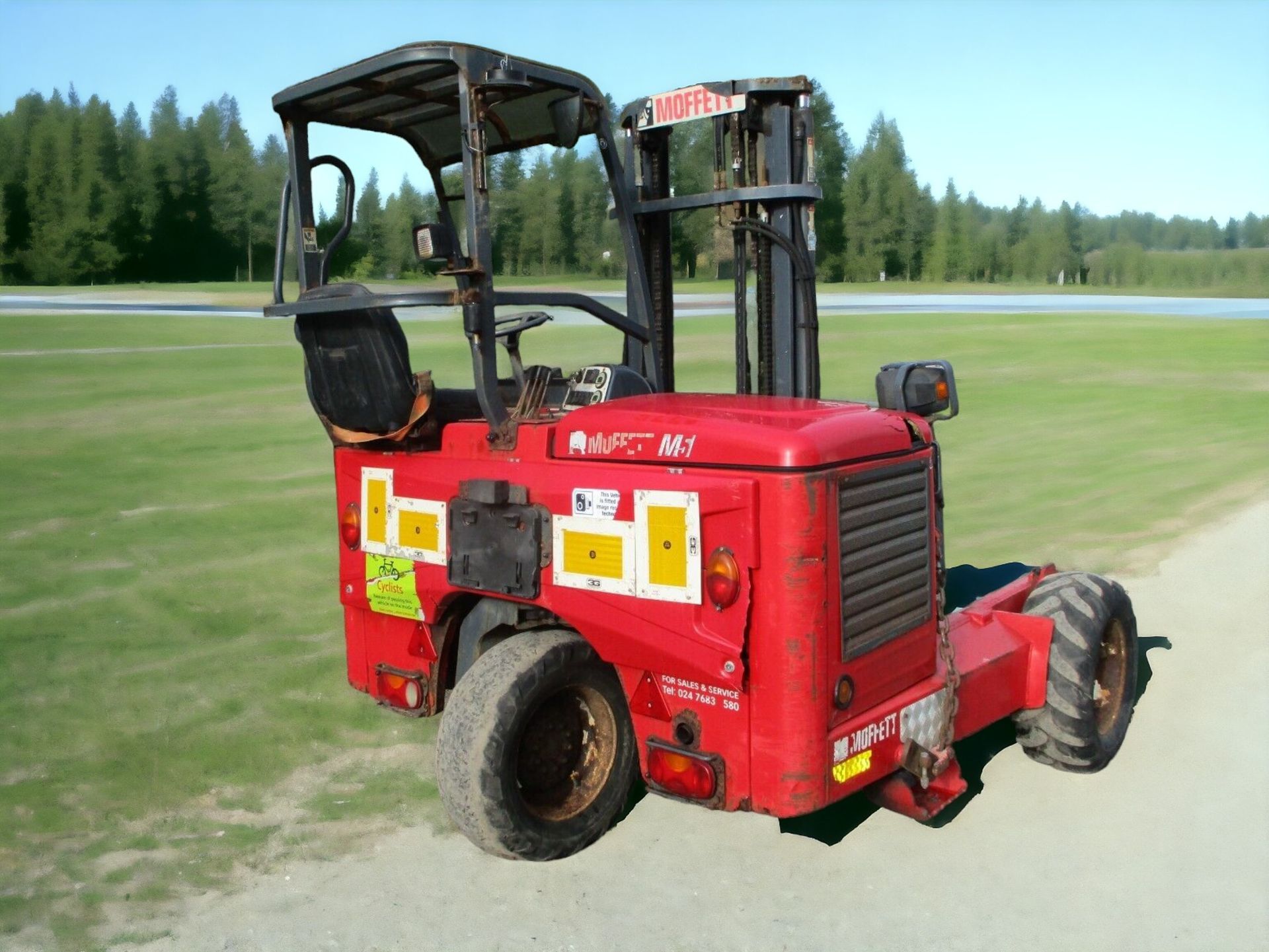 UNLOCK EFFICIENCY AND PRECISION WITH THE MOFFETT MOUNTY M5 25.3 FORKLIFT - Image 5 of 11