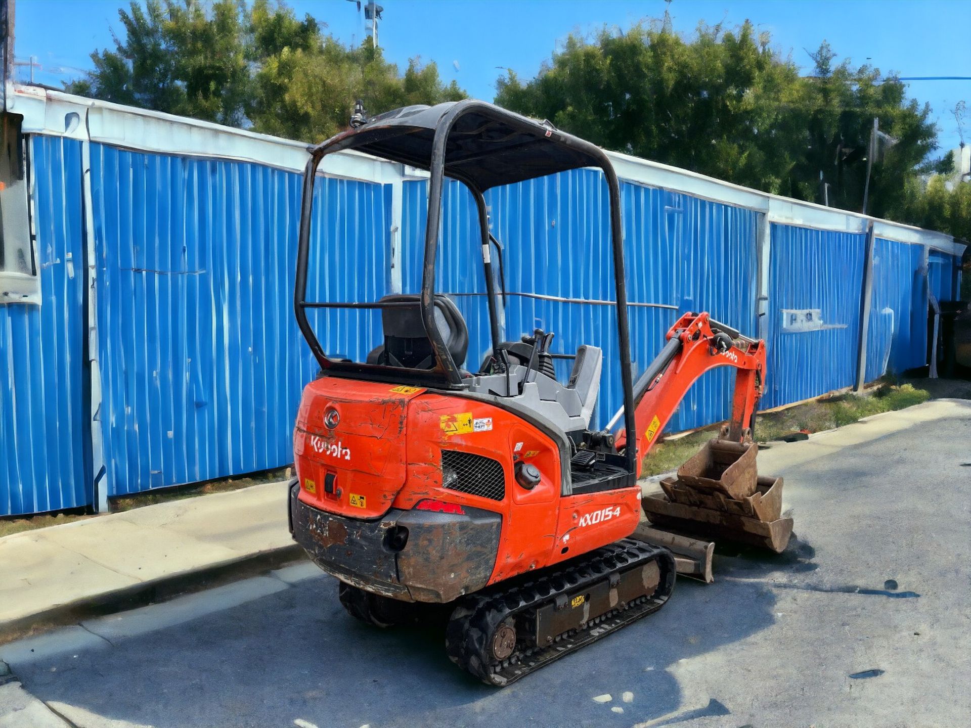 VERSATILE PERFORMANCE: 2017 KUBOTA KX015-4 MINI EXCAVATOR - LOW HOURS, RELIABLE EFFICIENCY - Image 3 of 12