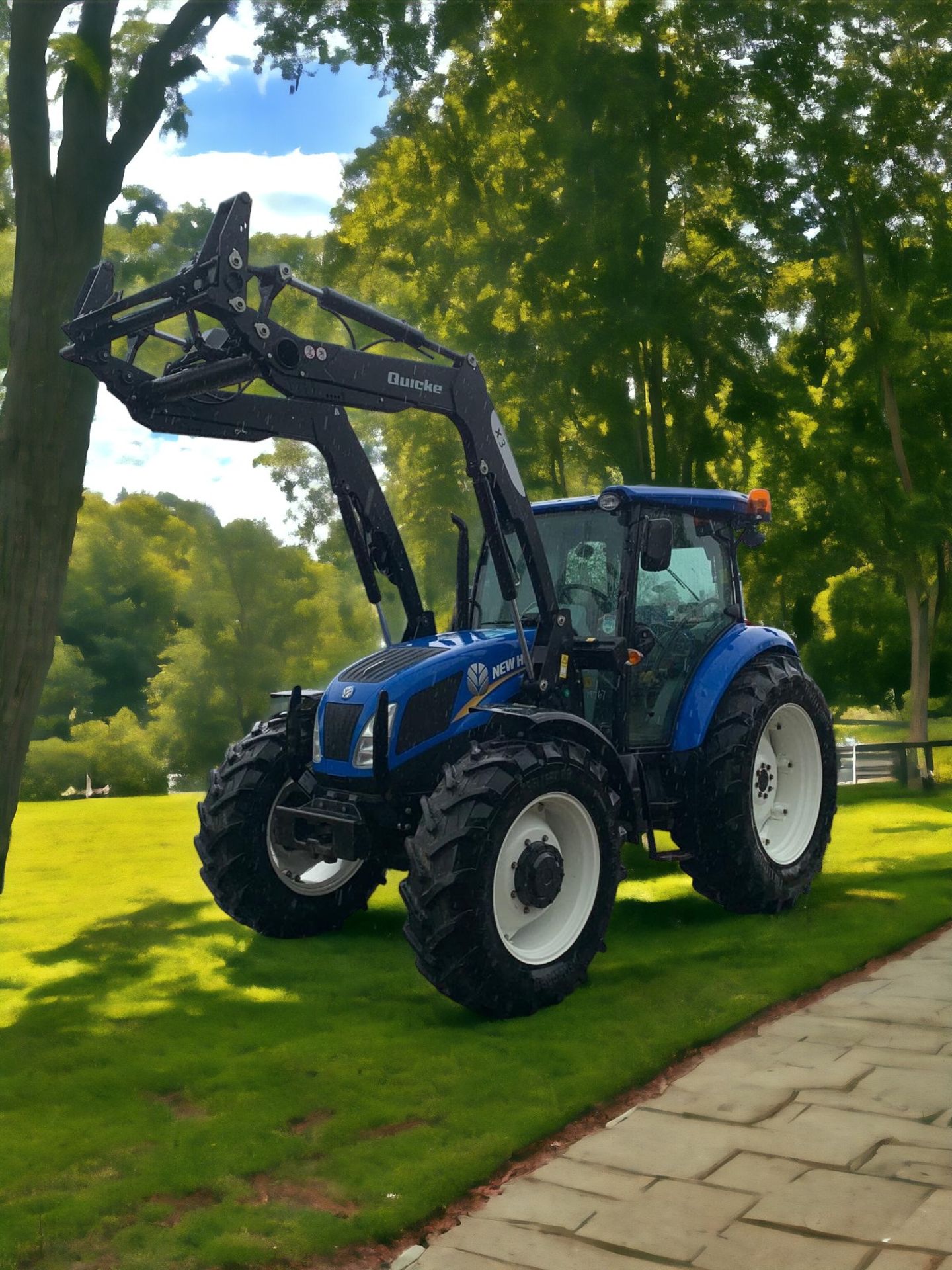NEW HOLLAND TD5.105 TRACTOR WITH LOADER - Image 2 of 10
