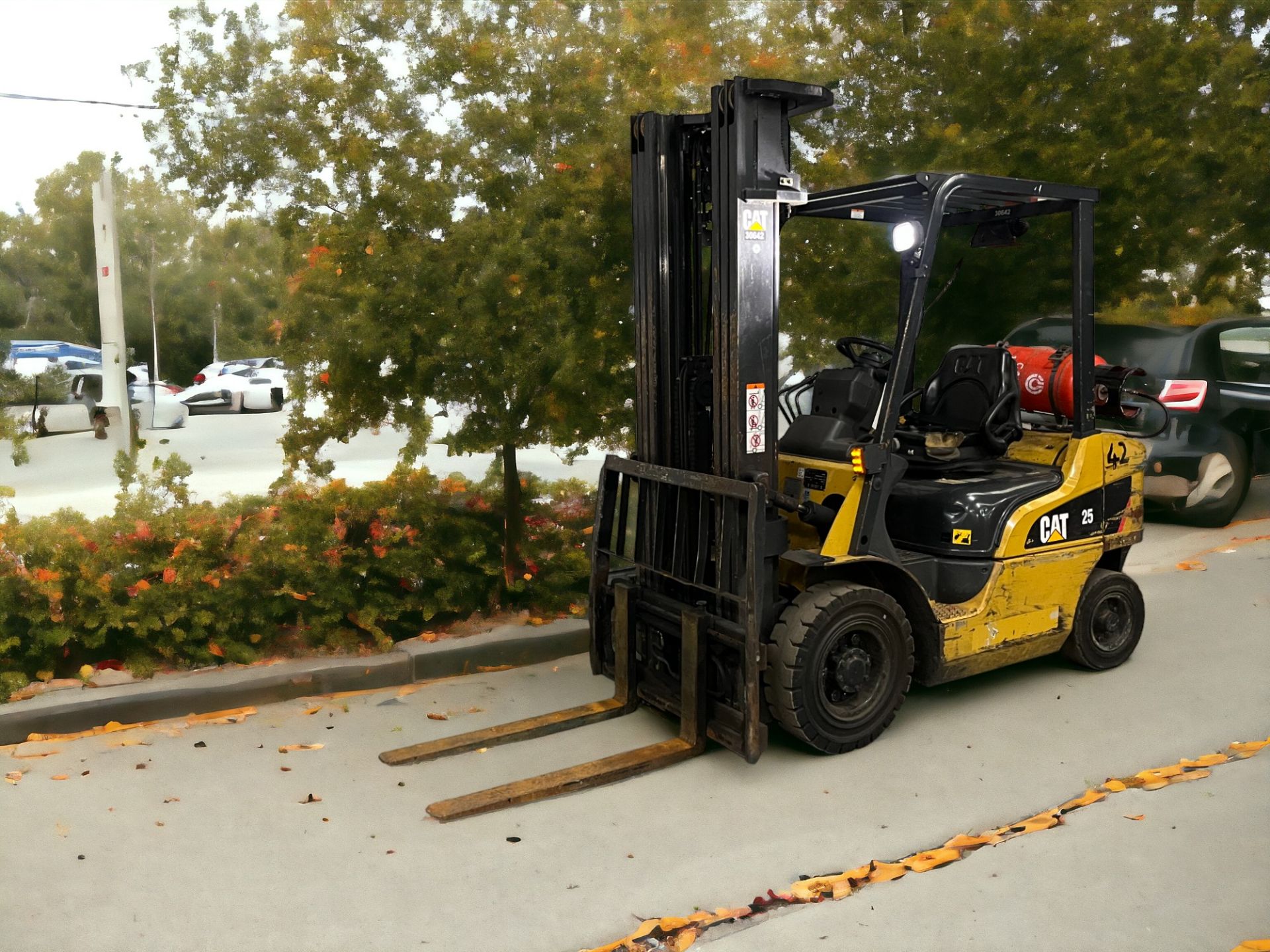 CAT LIFT TRUCKS LPG FORKLIFT - MODEL GP25NT (2017) - Image 2 of 3