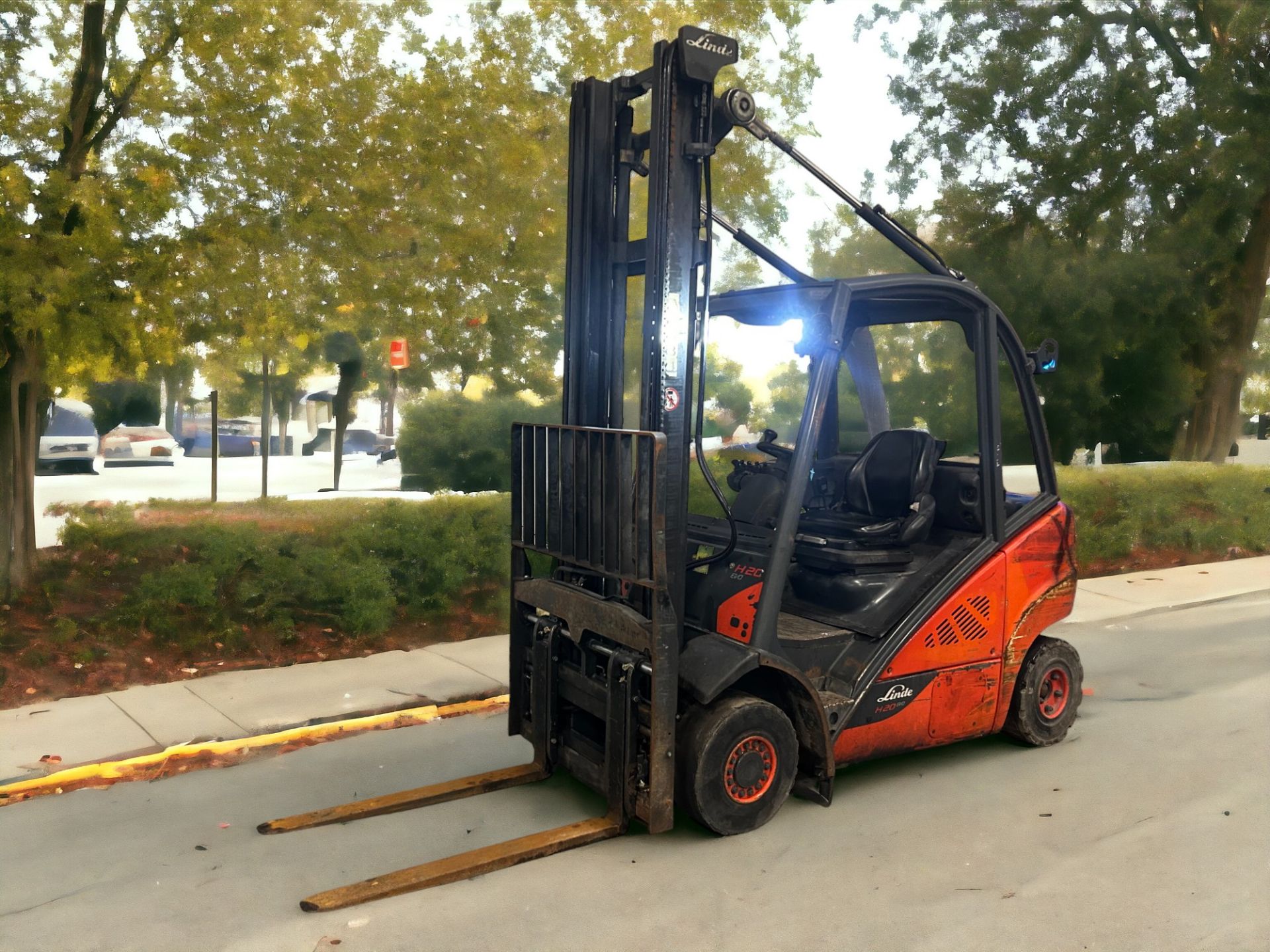 LINDE DIESEL FORKLIFT - MODEL H20D-02-600 (2014) - Image 2 of 6