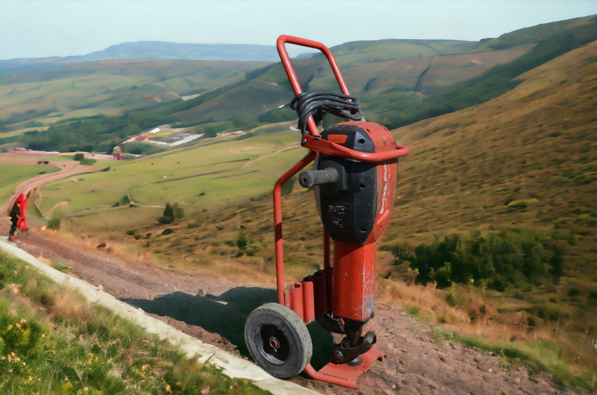 UNLEASH POWER WITH THE HILTI TE 3000-AVR HEAVY DUTY ELECTRIC BREAKER - Image 2 of 7