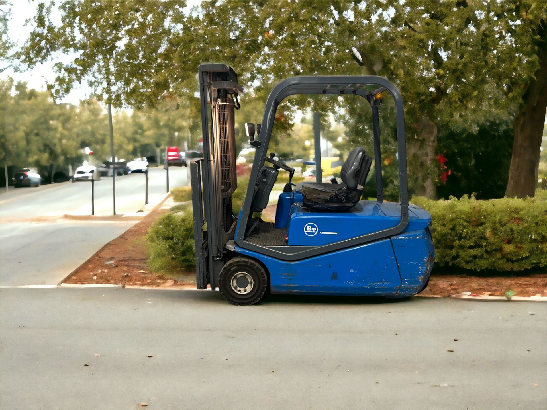 BT ELECTRIC 3-WHEEL FORKLIFT - MODEL CBE1.6T (2002) **(INCLUDES CHARGER)**