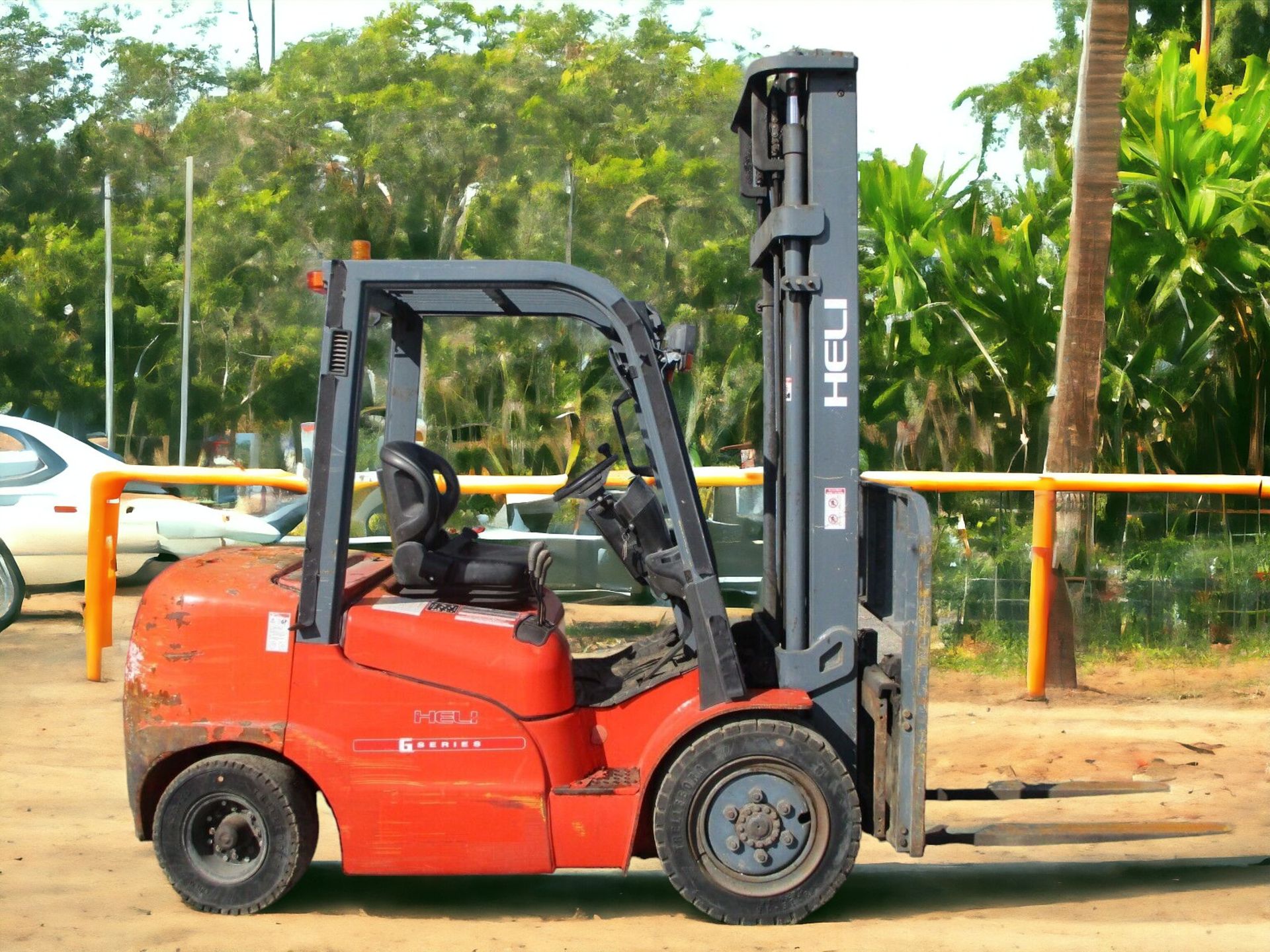 ENHANCE EFFICIENCY WITH THE HELI FD30G FORKLIFT - Image 6 of 11