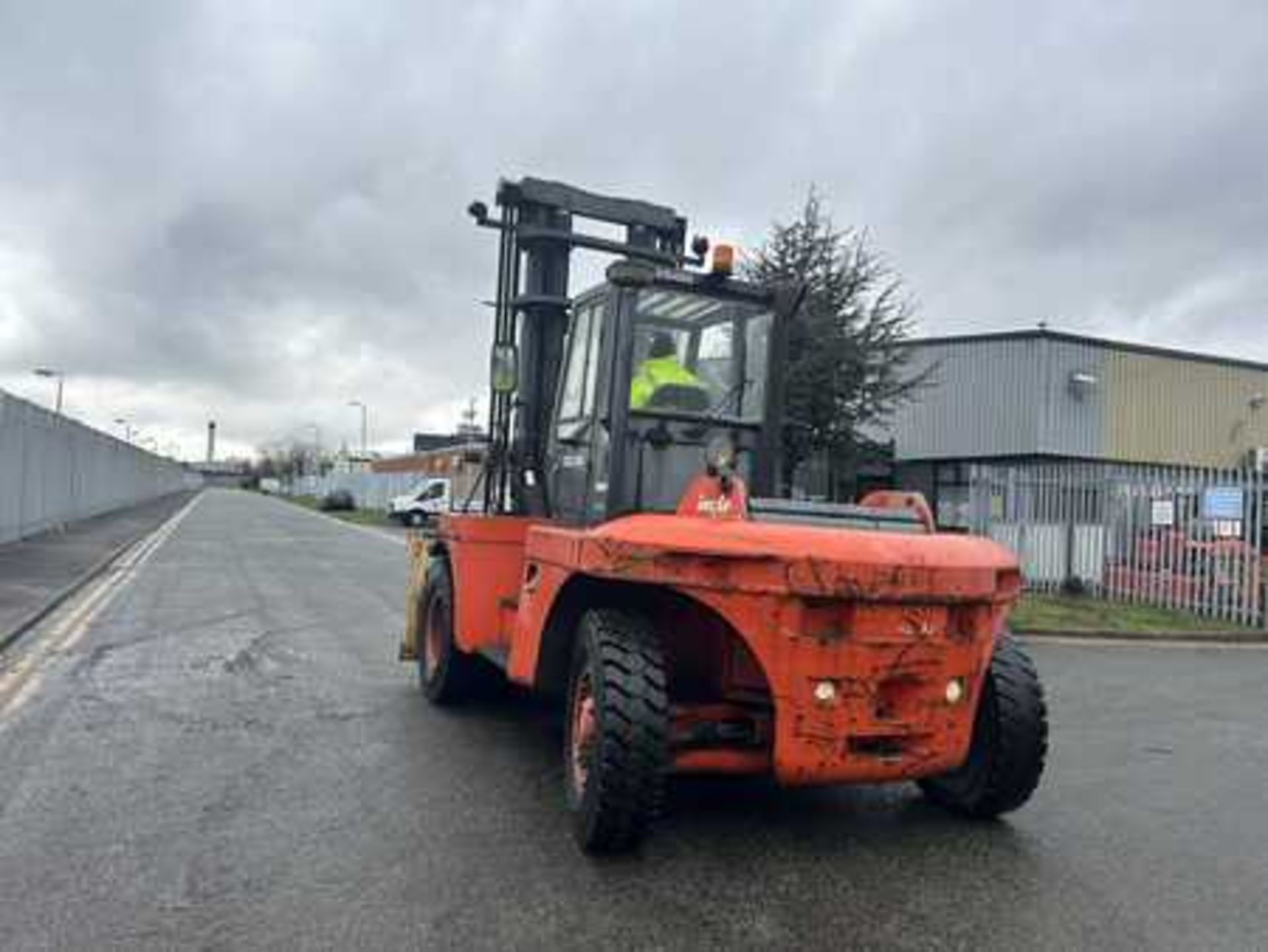 >>>SPECIAL CLEARANCE<<< LINDE DIESEL FORKLIFT - H100D (1996) - Image 6 of 6